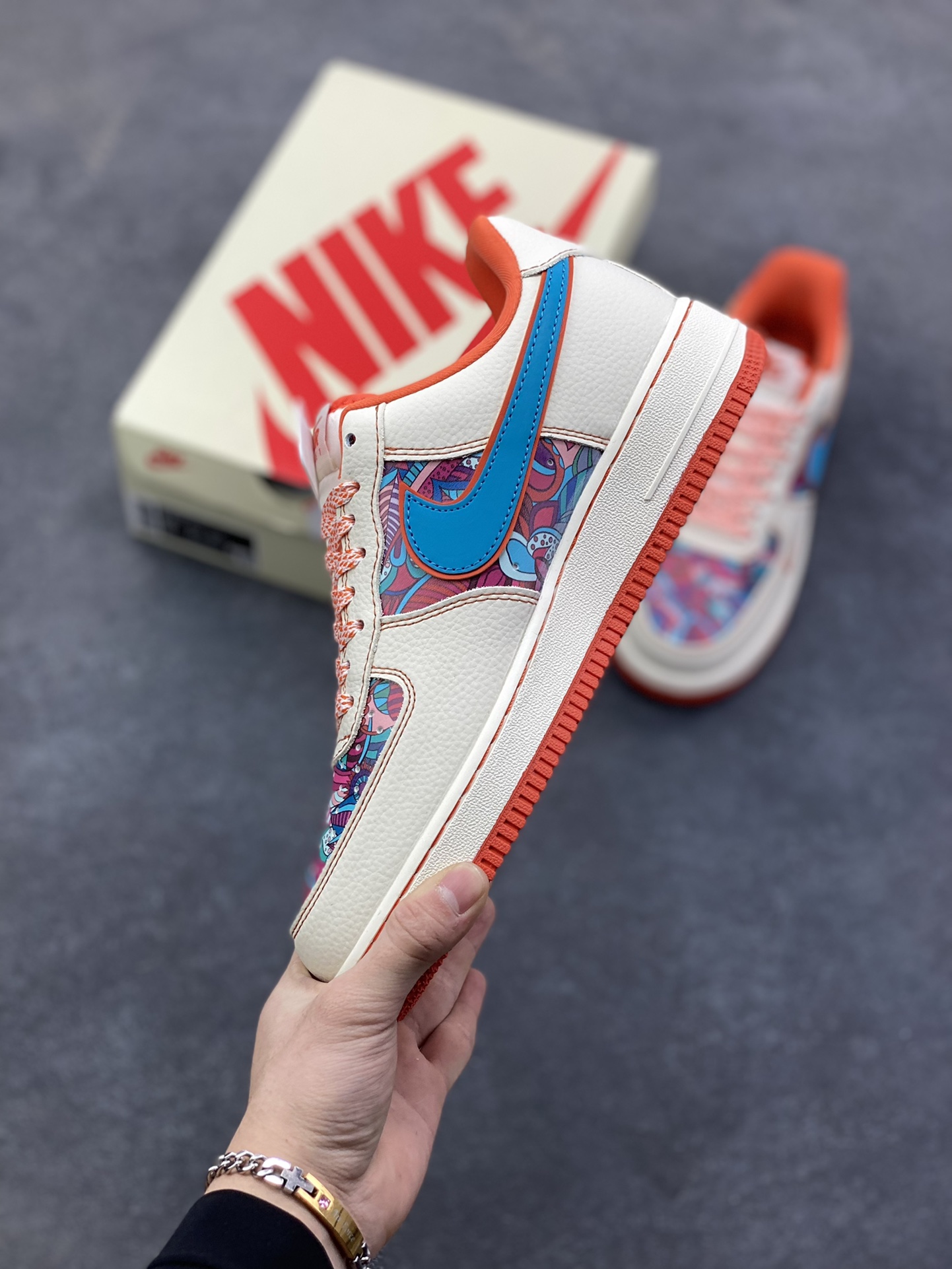 图片[3]-NIke Air Force 1 ‘07 Low “花橙鬼脸”空军一号 低帮 运动鞋 休闲鞋 折边针车 工艺难度大 原楦头原纸板 原装鞋盒 定制五金配件 内置全掌气垫 原厂鞋底 货号：XL1979-125 尺码：36 36.5 37.5 38 38.5 39 40 40.5 41 42 42.5 43 44 44.5 45-选品中心