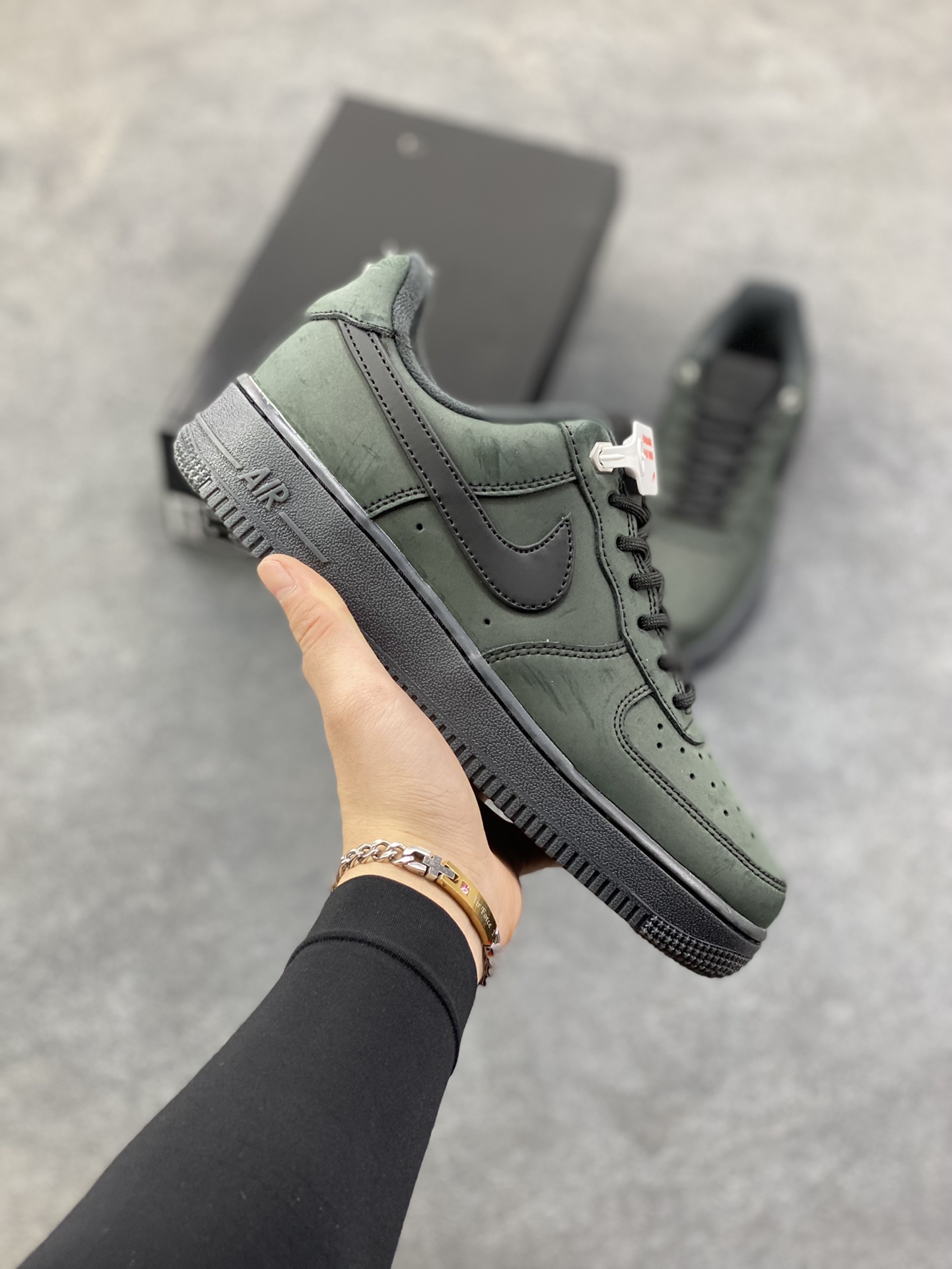 Nike Air Force 1 Low 墨绿黑 空军一号低帮运动休闲板鞋 原楦头原纸板 打造纯正空军版型 专注外贸渠道 全掌内置蜂窝气垫 原盒配件 原厂中底钢印、拉帮完美 货号：CJ9179-001 尺码：36 36.5 37.5 38 38.5 39 40 40.5 41 42 42.5 43 44 44.5 45 46-选品中心