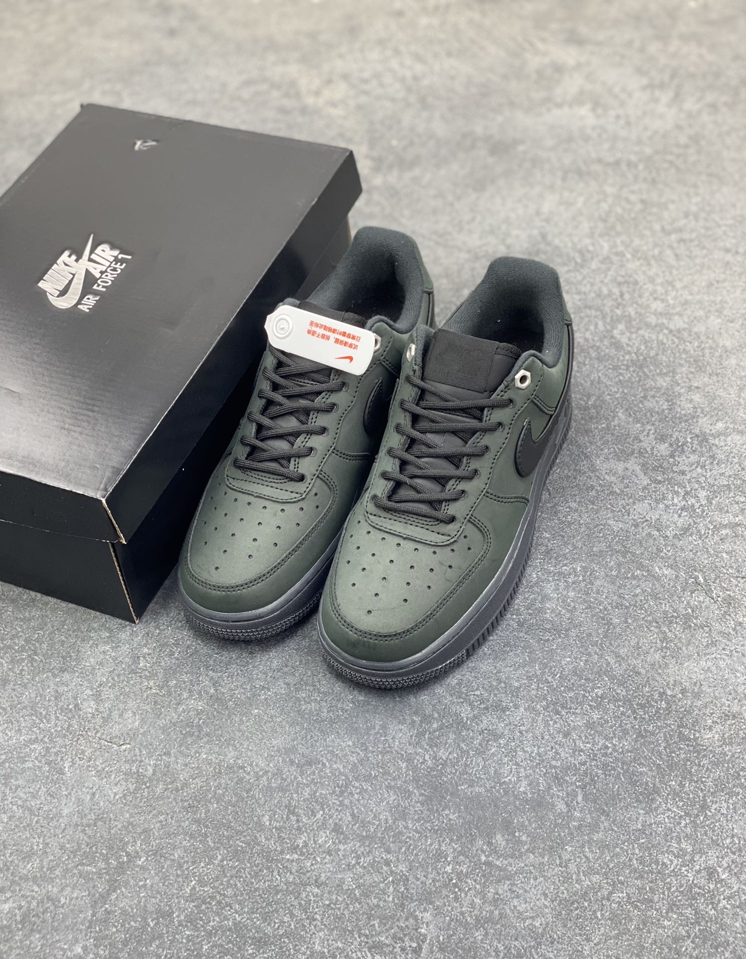 图片[8]-Nike Air Force 1 Low 墨绿黑 空军一号低帮运动休闲板鞋 原楦头原纸板 打造纯正空军版型 专注外贸渠道 全掌内置蜂窝气垫 原盒配件 原厂中底钢印、拉帮完美 货号：CJ9179-001 尺码：36 36.5 37.5 38 38.5 39 40 40.5 41 42 42.5 43 44 44.5 45 46-选品中心