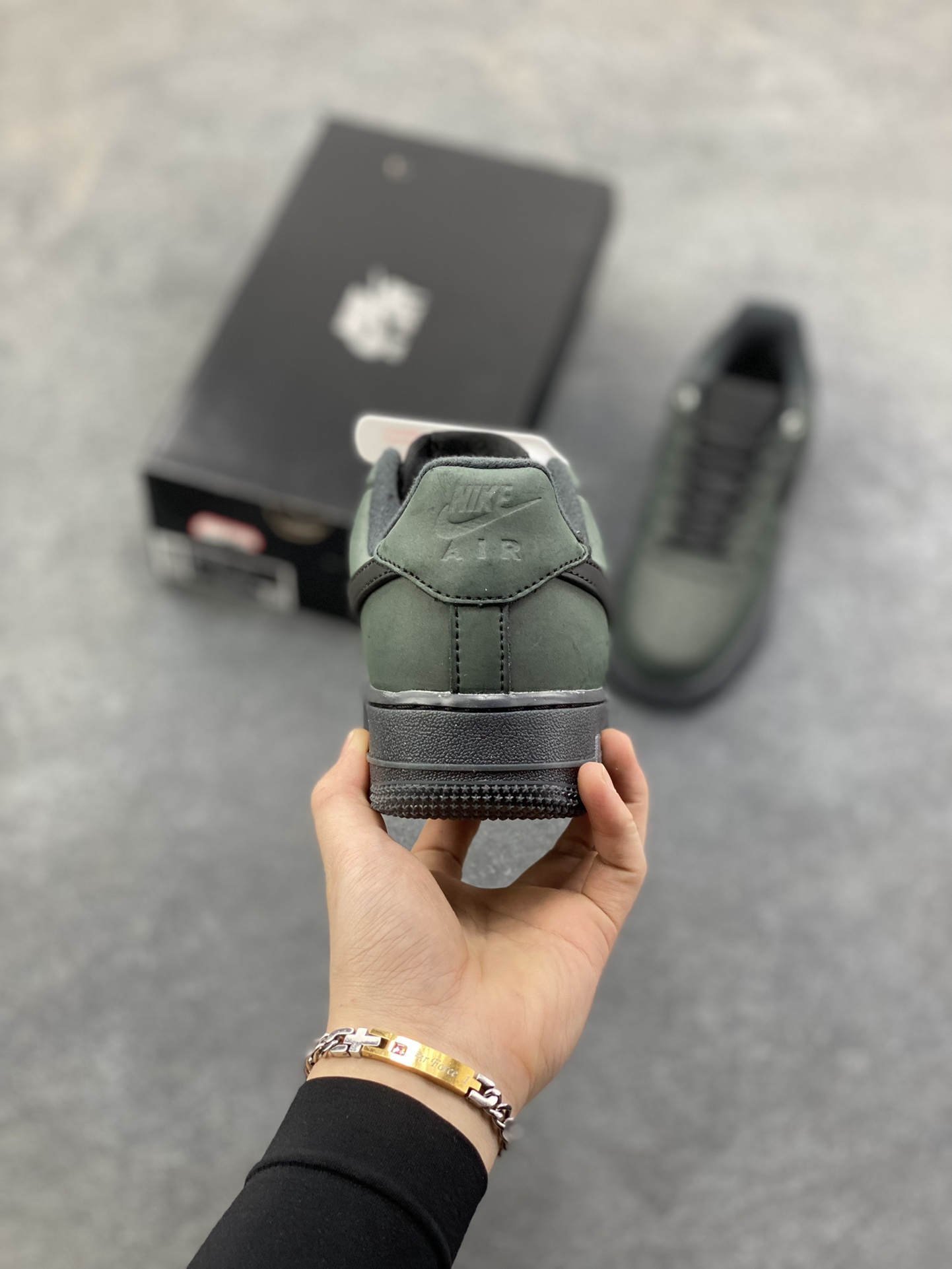 图片[4]-Nike Air Force 1 Low 墨绿黑 空军一号低帮运动休闲板鞋 原楦头原纸板 打造纯正空军版型 专注外贸渠道 全掌内置蜂窝气垫 原盒配件 原厂中底钢印、拉帮完美 货号：CJ9179-001 尺码：36 36.5 37.5 38 38.5 39 40 40.5 41 42 42.5 43 44 44.5 45 46-选品中心