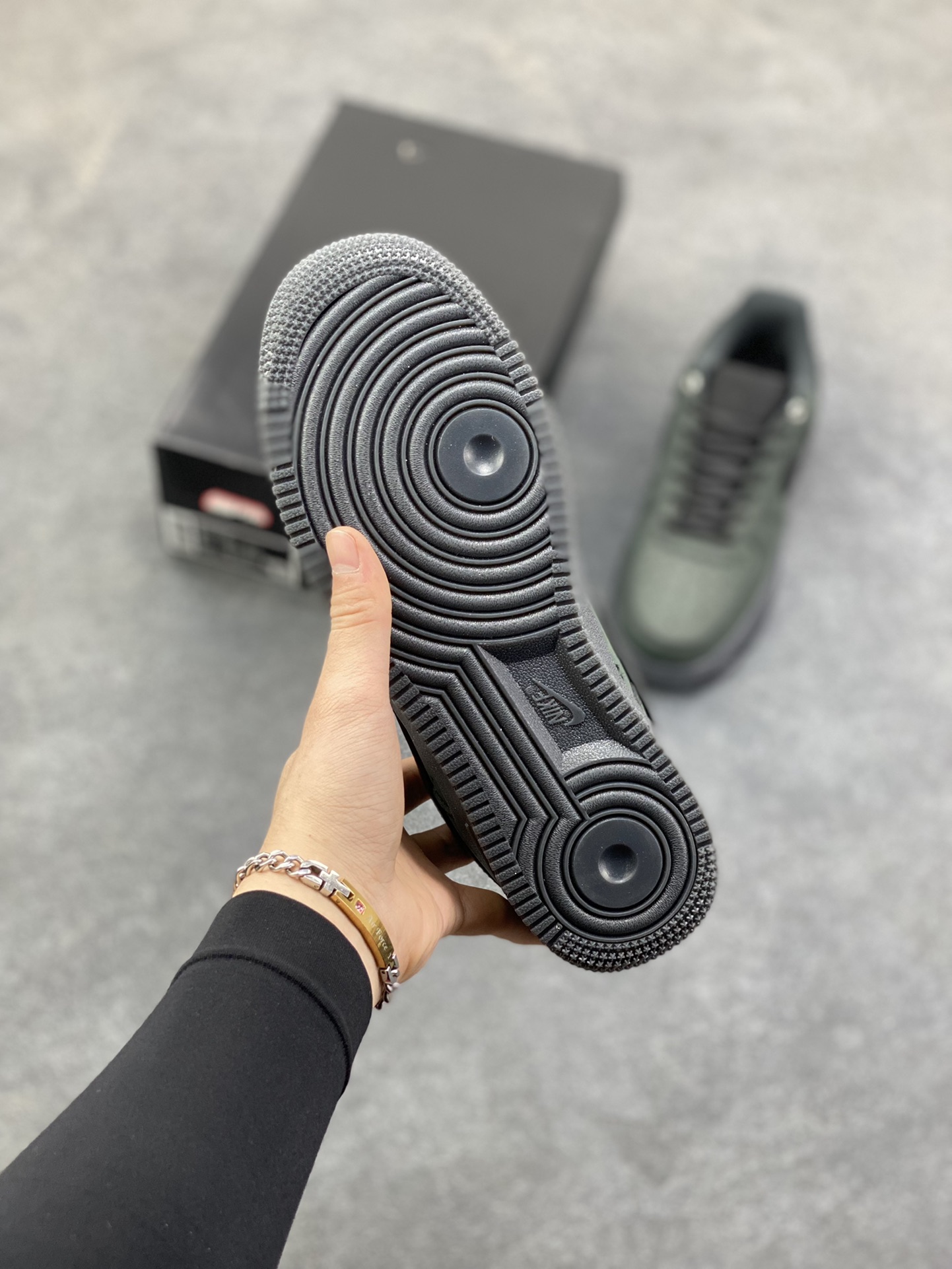 图片[5]-Nike Air Force 1 Low 墨绿黑 空军一号低帮运动休闲板鞋 原楦头原纸板 打造纯正空军版型 专注外贸渠道 全掌内置蜂窝气垫 原盒配件 原厂中底钢印、拉帮完美 货号：CJ9179-001 尺码：36 36.5 37.5 38 38.5 39 40 40.5 41 42 42.5 43 44 44.5 45 46-选品中心