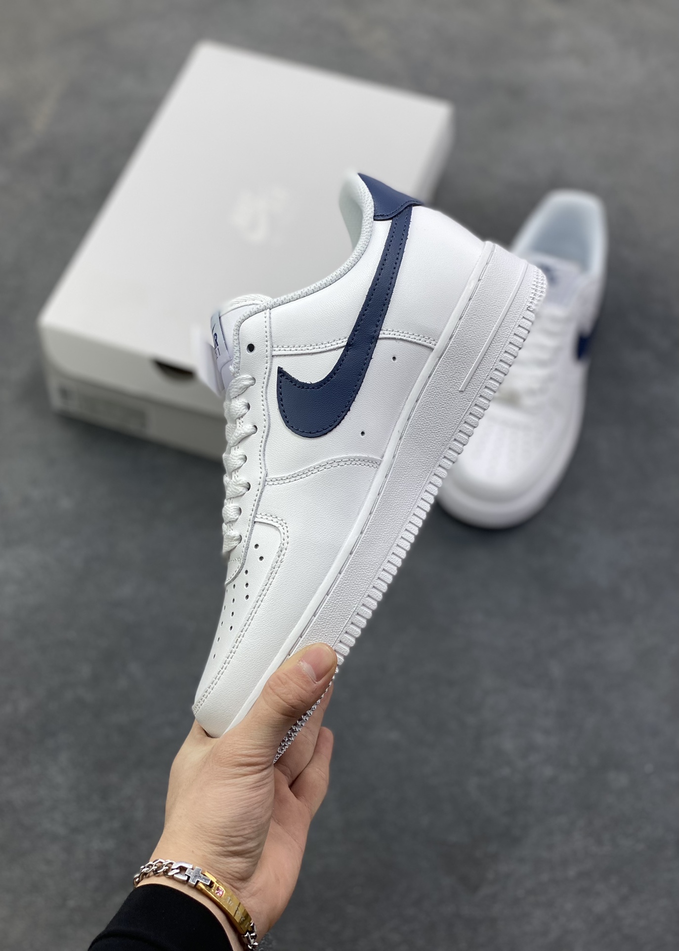 图片[3]-NIke Air Force 1 ‘07 Low 空军一号低帮 运动鞋 休闲鞋 折边针车 工艺难度大 原楦头原纸板 原装鞋盒 定制五金配件 内置全掌气垫 原厂鞋底 货号：FJ4146-119 尺码：36 36.5 37.5 38 38.5 39 40 40.5 41 42 42.5 43 44 44.5 45-选品中心