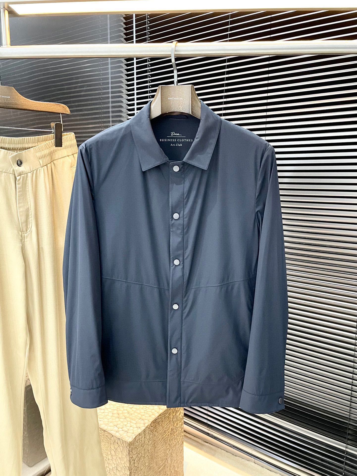 NO:643788,P EmporioArmin-(Armani) highly recommended!  New products for autumn and winter. Simple and elegant jacket. Imported original high-quality nylon fabric. The drape and luster are definitely refreshing. The simple design makes the style more youthful and energetic. The workmanship is neat and smooth. All hardware accessories are supplied by customers and have top-quality logo accessories. At first glance, they are high-end fabrics. These fabrics are all custom-woven. They are good products from regular large factories. There is nothing picky about them. This kind of jacket is for regular wear and is very practical. Size M-3XL  Next day shipping,,armani,jackets & coats,jackets & coats,alexander wang19860909P  EmporioArmin-（阿玛尼）重磅推荐！秋冬季新品 简约大方夹克 进口原版高品质锦纶面料,垂度和光泽绝对是提气,简约设计 款式更显青春活力,车工走线整齐平整,所有五金附料都是客供带logo顶级配件 一看就是高档的面料 这种面料都是定织的 正规大厂途径出来的好货,无任何有挑剔的地方 这样的一件外套属于常备常穿的,实用性很强.尺码 M-3XL 隔天出货,,armani,jackets & coats,jackets & coats,alexander wang,Men's clothing