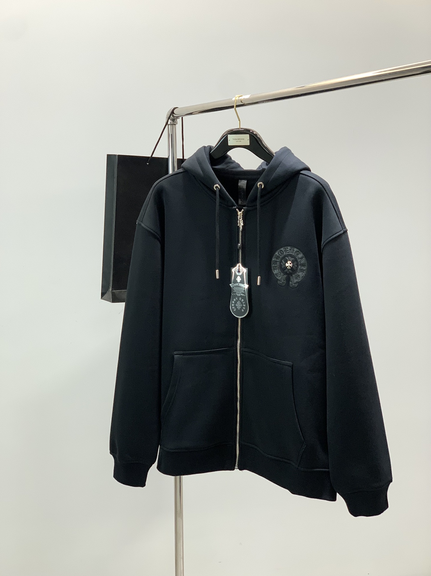 NO:643919,, Chrome Hearts, new winter products, available at counters simultaneously, original goods, fashionable and casual hooded jacket, made of imported original fabrics, top embroidery crafts letter pattern logo, original hardware accessories decoration, unique design, counter appearance, stylish and handsome upper body, size S-XL,, chrome hearts, chrome hearts, jackets & coats, hats, alexander wang19860909,Chrome Hearts 克罗心,冬季新品,专柜同步有售,原单狠货,时尚休闲连帽外套,采用进口原版面料,顶级刺绣工艺字母图案logo,原版五金辅料装饰,独特设计,专柜卖相,上身时尚帅,码数S-XL,,chrome hearts,chrome hearts,jackets & coats,hats,alexander wang,Men's clothing