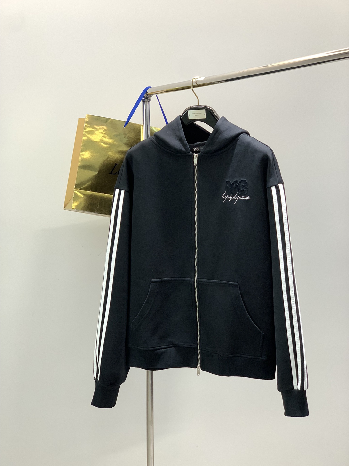 NO:653767,Clothes, pants, Y-3 Yohji Yamamoto, latest autumn and winter products, available at counters simultaneously, original goods, fashionable casual hooded suit, imported original fabrics, excellent comfort, classic Y3 letter logo, exquisite craftsmanship, extremely high grade, comfortable and breathable, fashionable and stylish upper body, 2 colors recommended, size M-3XL,, hats, alexander wang19860909衣服,裤子,Y-3 山本耀司,秋冬最新品,专柜同步有售,原单狠货,时尚休闲连帽套装,进口原版面料,舒适度极佳,经典Y3字母logo,工艺精湛,档次极高,舒适透气,上身时尚有型,2色推荐,码数M-3XL,,hats,alexander wang,Men's clothing