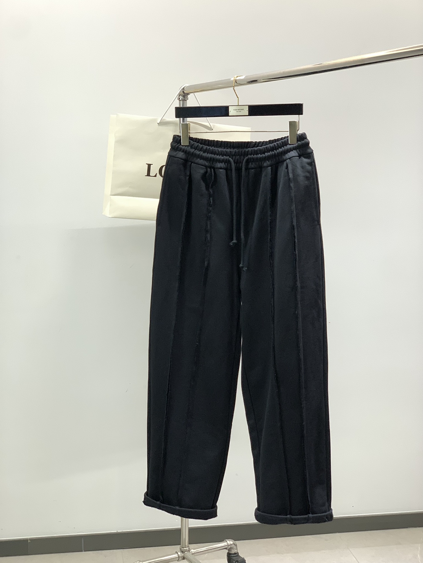 Loewe Autumn/Winter Fashion Set – Stylish and Comfortable, Two Colors Available