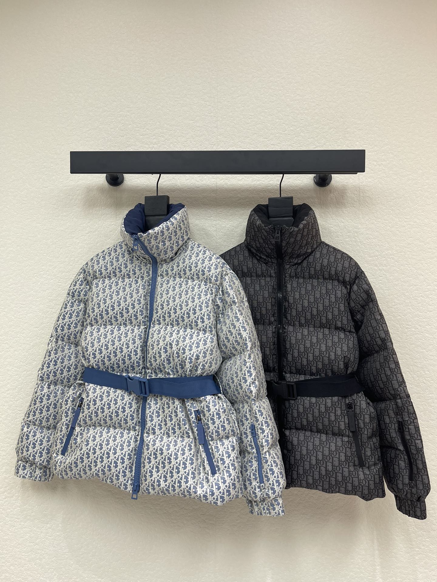 NO:653531,DIO series classic presbyopic A cotton waist coat and cotton jacket with belt!  Low-key and high-end, classic style, super warm, soft, delicate, extremely warm, thick, warm and super stylish. A must-have for winter SML, dior, jackets & coats, alexander wang19860909DIO系列经典老花A棉 收腰外套棉服 配腰带！低调又高级 经典造型 超保暖柔软细腻巨保暖的 厚实保暖超有型.冬季必备款 SML,,dior,jackets & coats,alexander wang,Women's clothing