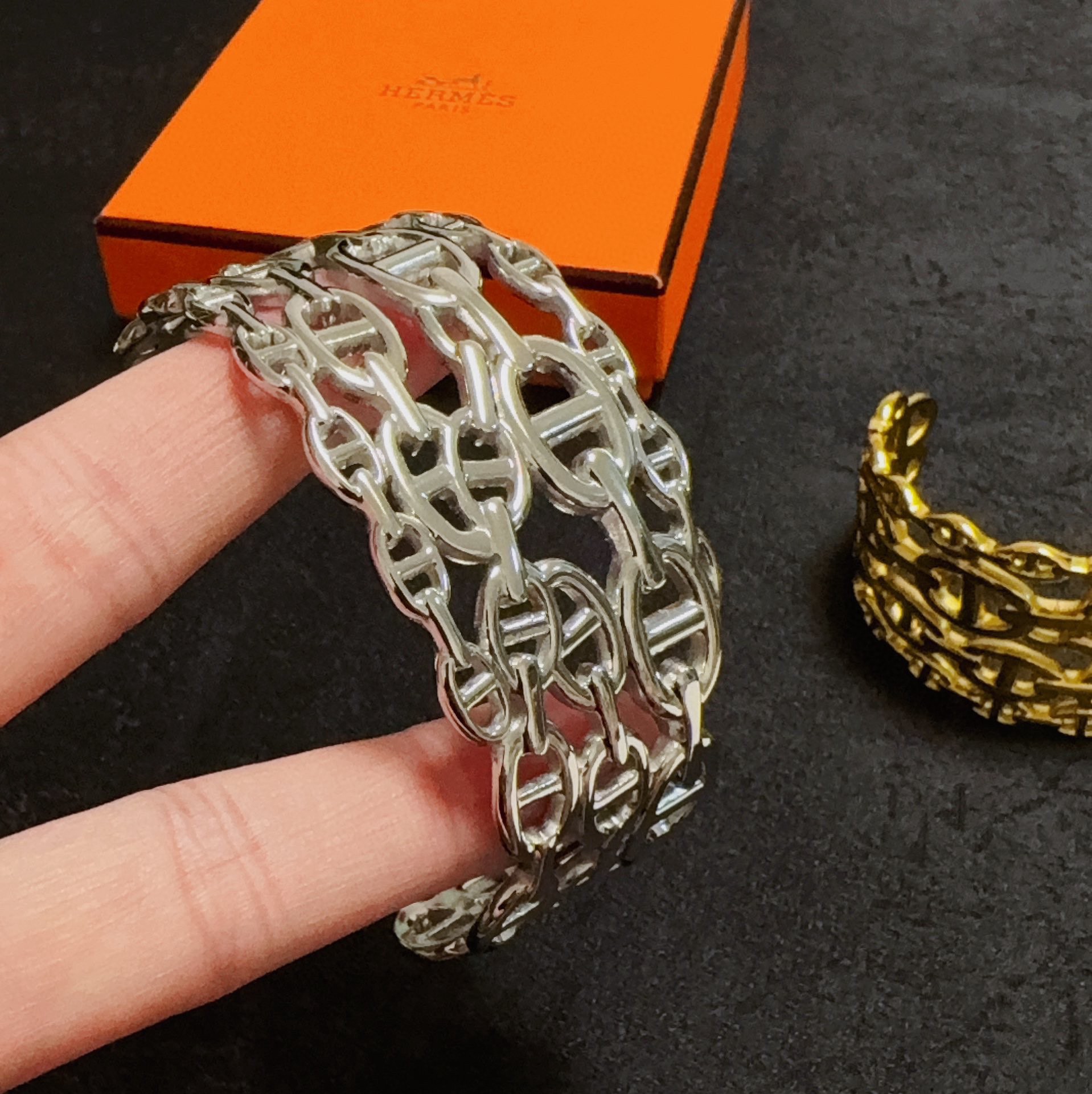 Hermès 新款高品质 爱马仕Hermes手镯猪鼻子宽版厚实精工版