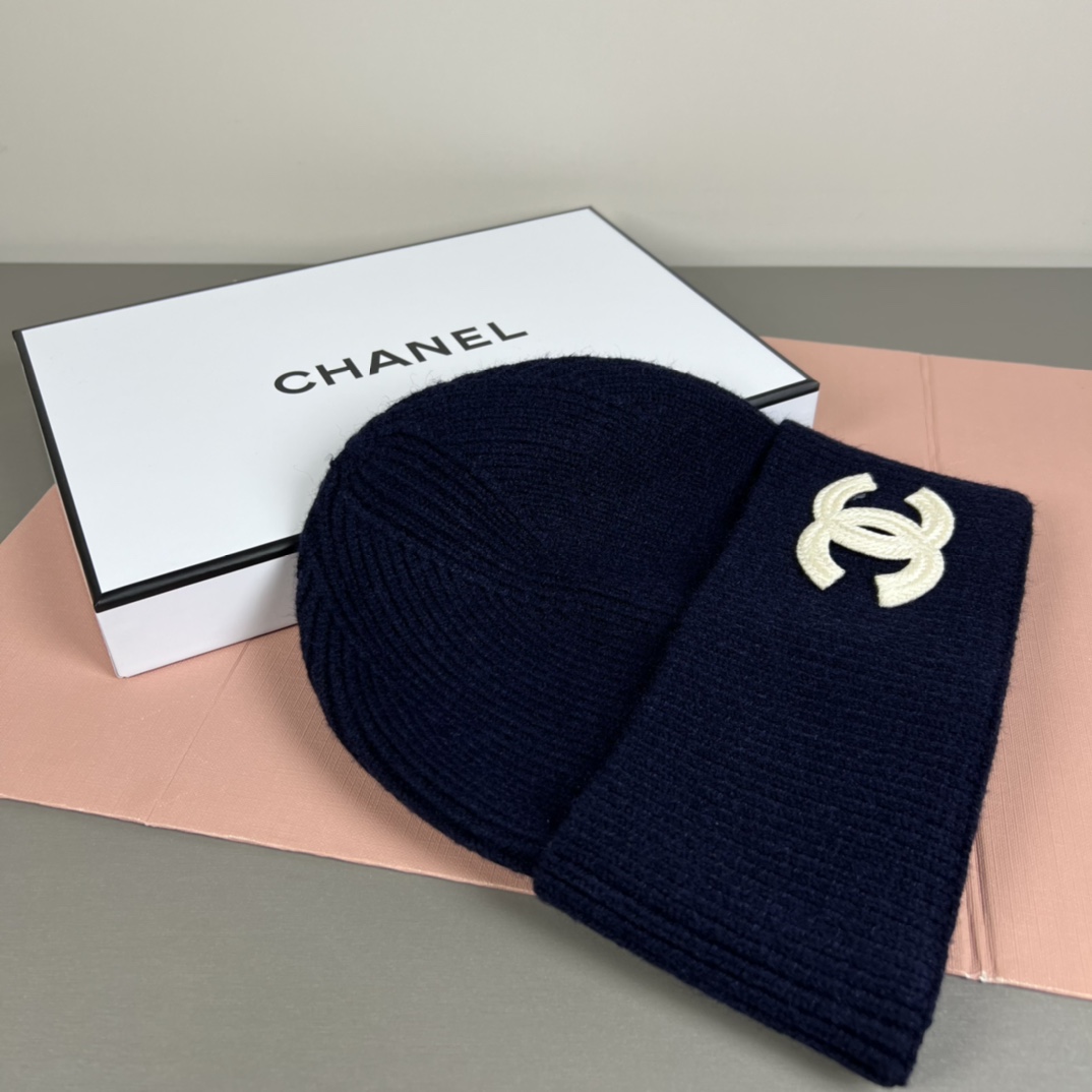 NO:670668,Chanel official website quality Chanel autumn and winter wool hat recommended by internet celebrity fashion bloggers, a knitted hat with a super soft and comfortable feel and excellent elasticity!  Hats, bucket hats, baseball caps, knitted hats, hats, chanel, chanel, espadrilles, hats19860909Chanel官网品质香奈儿秋冬网红时尚博主推荐款毛线帽,手感超柔软舒适的针织线帽,弹性极佳！帽子渔夫帽棒球帽针织帽,帽子,chanel,chanel,espadrilles,hats,hat