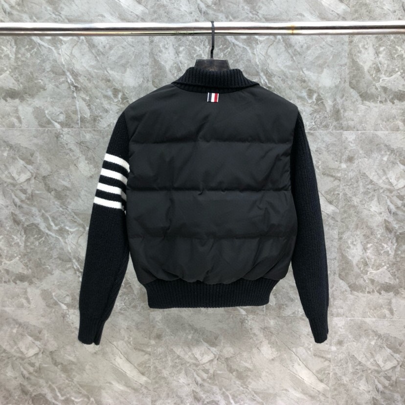 THOM BROWNE 汤姆布朗 TB🌺女款高版本，网红爆款折叠半高领女款羽绒服（含白鸭绒90%）  \