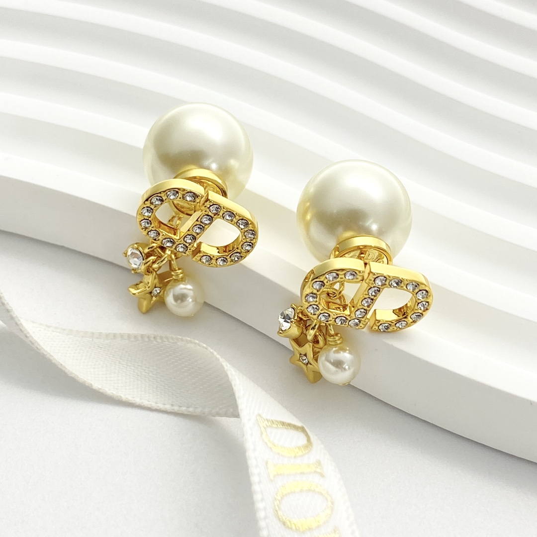 Dior DIOR耳钉 款火爆上新
