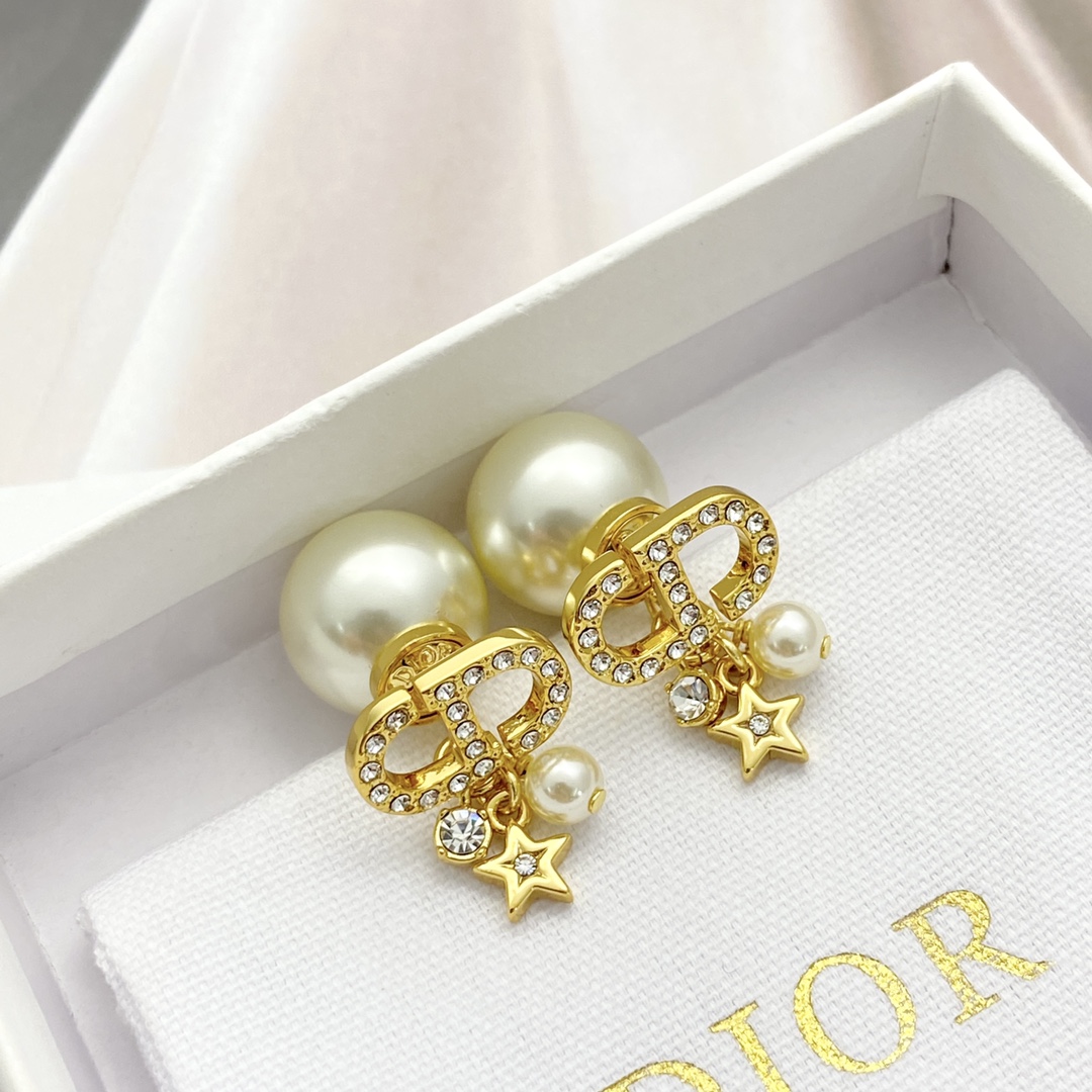 Dior DIOR耳钉 款火爆上新