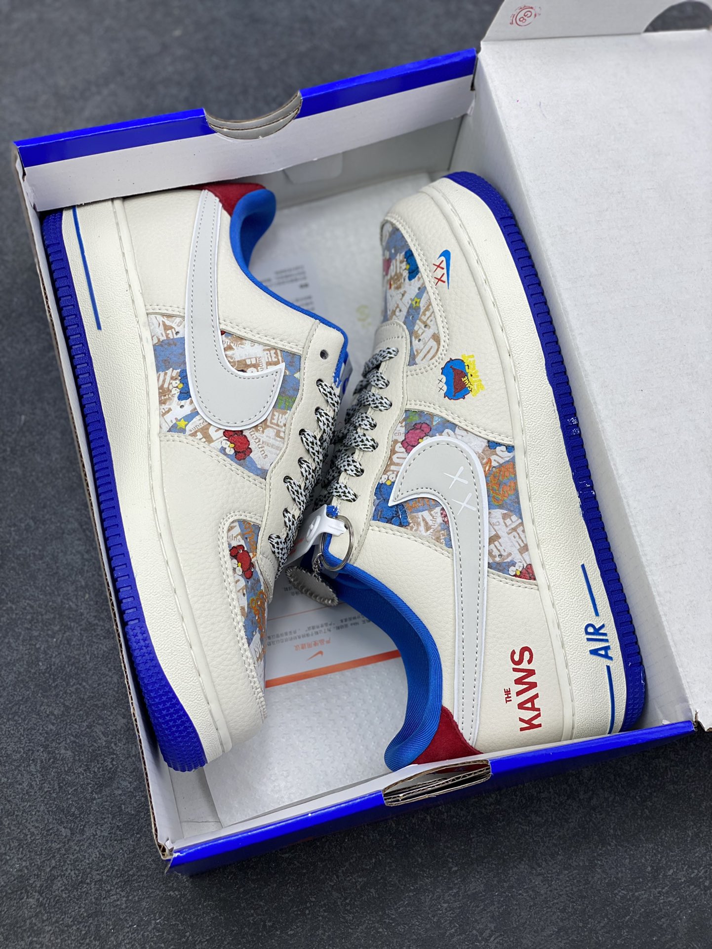 图片[9]-NIke Air Force 1 ‘07 Low “KAWS联名——多彩涂鸦”空军一号 低帮 运动鞋 休闲鞋 折边针车 工艺难度大 原楦头原纸板 原装鞋盒 定制五金配件 内置全掌气垫 原厂鞋底 货号：SY1388-017 尺码：36 36.5 37.5 38 38.5 39 40 40.5 41 42 42.5 43 44 44.5 45-选品中心