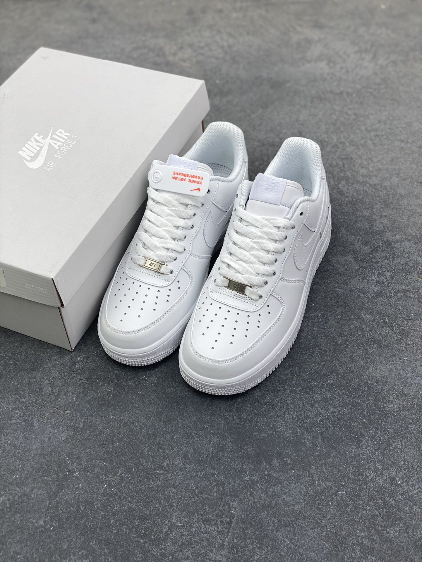 图片[8]-NIke Air Force 1 ‘07 Low 空军一号低帮 运动鞋 休闲鞋 折边针车 工艺难度大 原楦头原纸板 原装鞋盒 定制五金配件 内置全掌气垫 原厂鞋底 货号：CW2288-111 尺码：36 36.5 37.5 38 38.5 39 40 40.5 41 42 42.5 43 44 44.5 45-选品中心