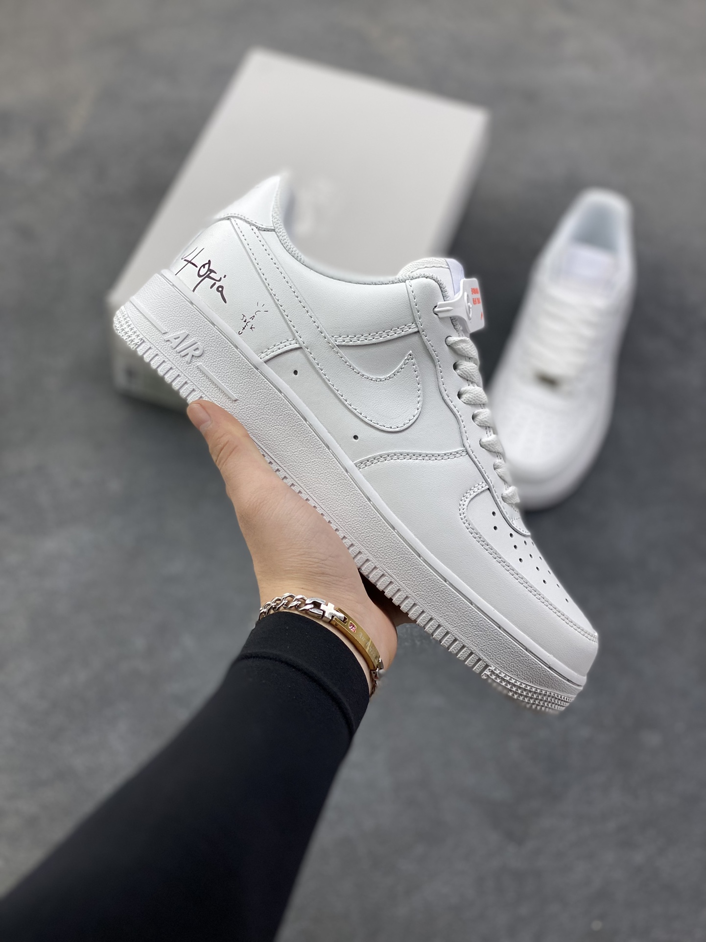 NIke Air Force 1 ‘07 Low 空军一号低帮 运动鞋 休闲鞋 折边针车 工艺难度大 原楦头原纸板 原装鞋盒 定制五金配件 内置全掌气垫 原厂鞋底 货号：CW2288-111 尺码：36 36.5 37.5 38 38.5 39 40 40.5 41 42 42.5 43 44 44.5 45-选品中心