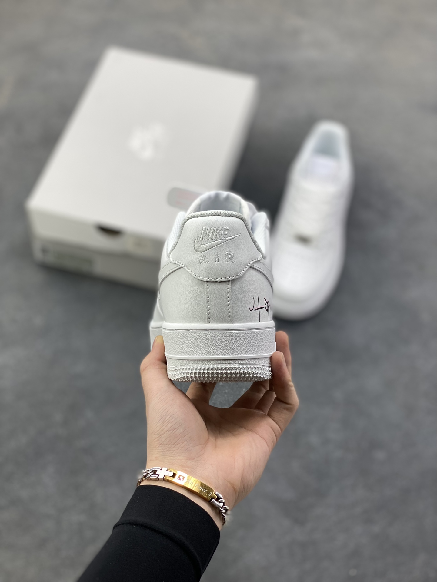 图片[4]-NIke Air Force 1 ‘07 Low 空军一号低帮 运动鞋 休闲鞋 折边针车 工艺难度大 原楦头原纸板 原装鞋盒 定制五金配件 内置全掌气垫 原厂鞋底 货号：CW2288-111 尺码：36 36.5 37.5 38 38.5 39 40 40.5 41 42 42.5 43 44 44.5 45-选品中心