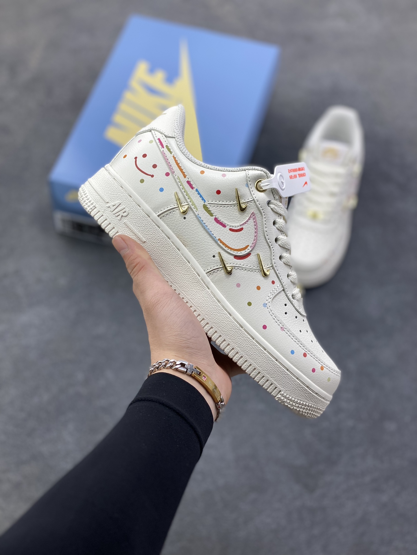 Nike Air Force 1 Low’07 四勾彩喷 空军一号低帮休闲板鞋 定制皮料 定制鞋盒 原楦原纸板 纯正空军版型 内置全掌气垫 货号：ZH0316-151 尺码：36 36.5 37.5 38 38.5 39 40 40.5 41 42 42.5 43 44 44.5 45-选品中心