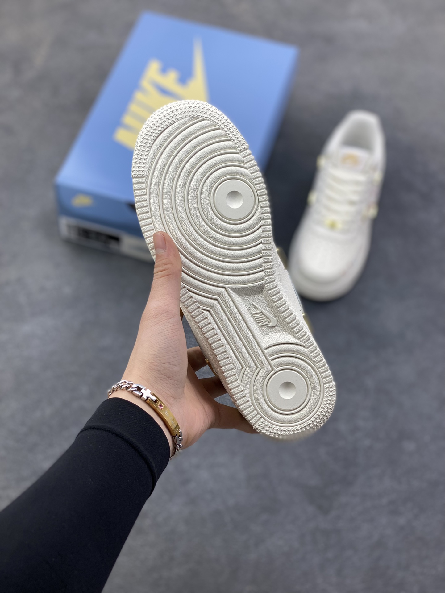 图片[5]-Nike Air Force 1 Low’07 四勾彩喷 空军一号低帮休闲板鞋 定制皮料 定制鞋盒 原楦原纸板 纯正空军版型 内置全掌气垫 货号：ZH0316-151 尺码：36 36.5 37.5 38 38.5 39 40 40.5 41 42 42.5 43 44 44.5 45-选品中心