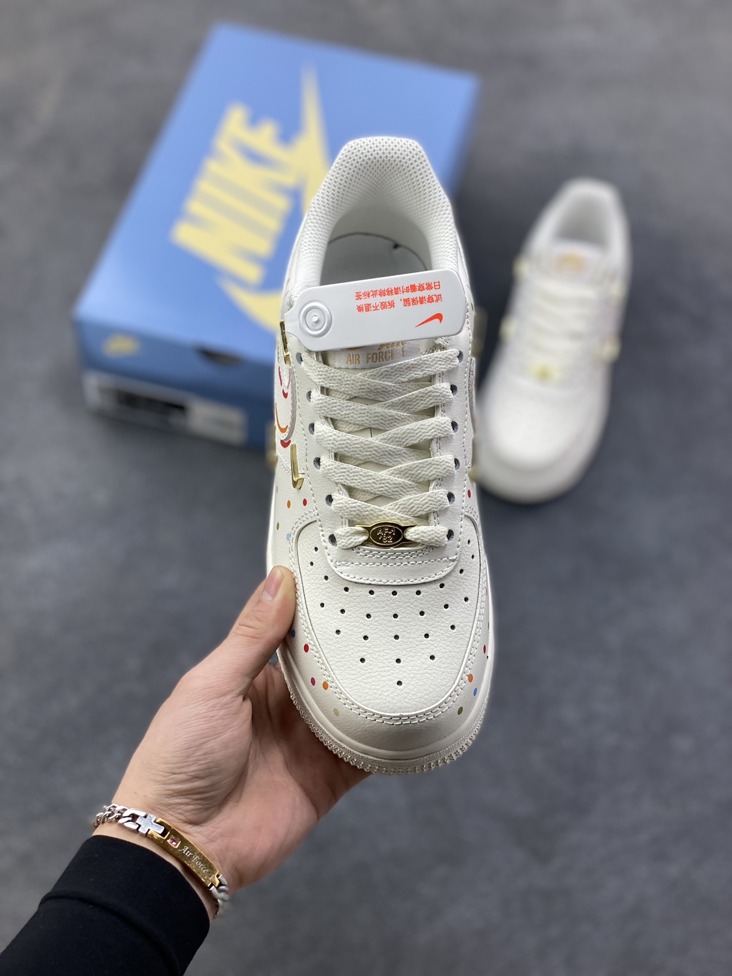 图片[2]-Nike Air Force 1 Low’07 四勾彩喷 空军一号低帮休闲板鞋 定制皮料 定制鞋盒 原楦原纸板 纯正空军版型 内置全掌气垫 货号：ZH0316-151 尺码：36 36.5 37.5 38 38.5 39 40 40.5 41 42 42.5 43 44 44.5 45-选品中心