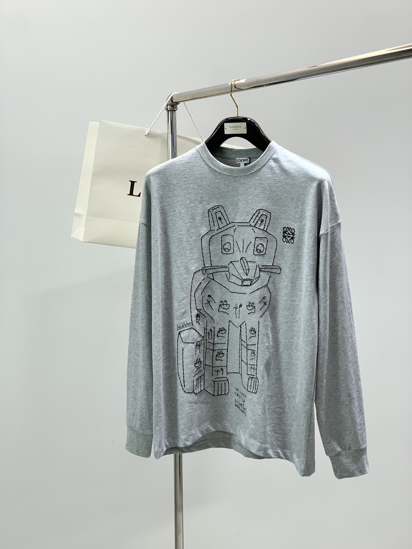 Loewe Fashionable Crew Neck Long Sleeve T-Shirt – Stylish and Comfortable