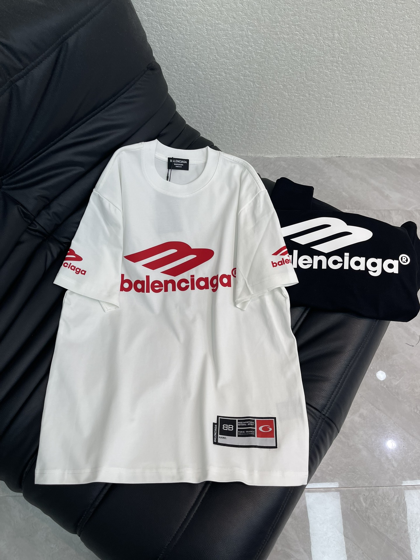 NO:654584,26 spring and summer new products AENIAA Parisian 3B embroidered short-sleeved T-shirt. The original development of custom-woven fabric technology and washing process. Full of thickness. The texture is different from market products. Highly restored to the original version. Same style for men and women. SMLXL A,, balenciaga, T-shirt, tees, t-shirt, alexander wang1986090926春夏新品 AENIAA巴黎家3B刺绣短袖T恤 原版开发定织面料工艺洗水处理 厚实感十足 质感区别市场货 高度还原原版 男女同款 SMLXL A,,balenciaga,T-shirt,tees，t-shirt,alexander wang,Women's clothing