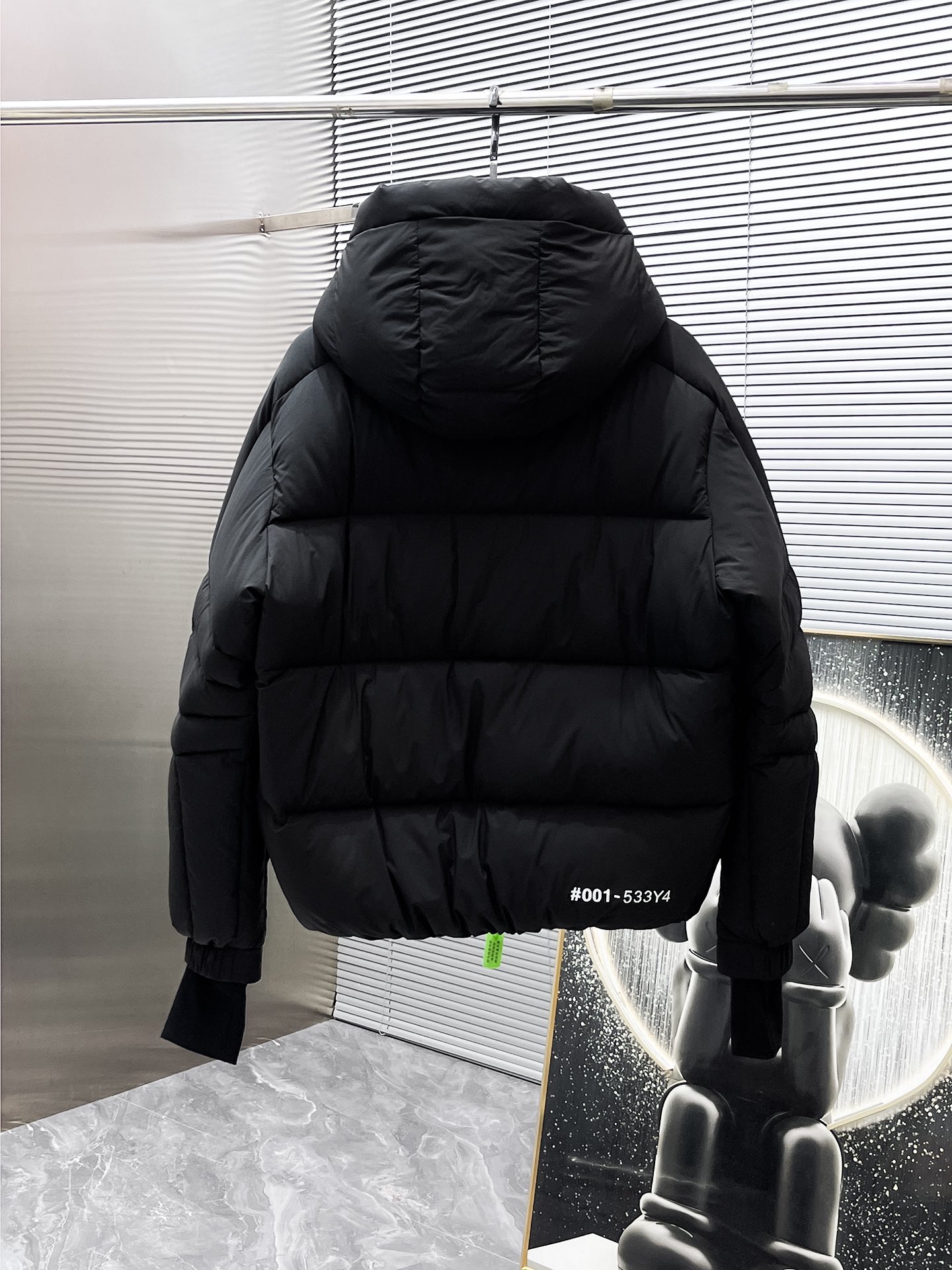 P760  蒙口  moncler  2025秋冬新款连帽羽绒服外套，爆款来袭，高版本。内充90绒，蓬松又保暖，品相超级好。进口防风防雨面料，软糯亲肤，抗皱不沾灰，立挺有型，时尚绝绝子；奢华有型，辨识度极高；一眼就能看到的好品质。男女同款。适合凹各种造型，内搭随意，时尚感爆棚。码数48-56