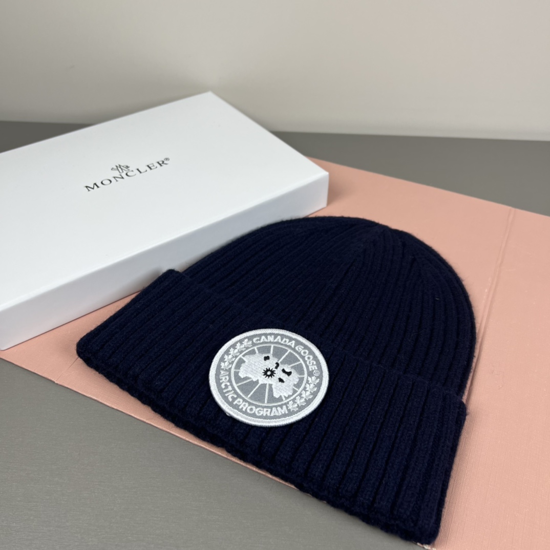 配防尘袋加拿大鹅。CANADA GOOSE 官网最新羊毛针织帽，官网原单复刻.非常柔软亲肤，弹性很好！有