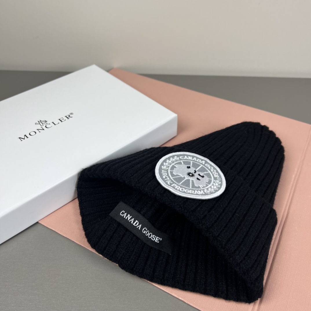 配防尘袋加拿大鹅。CANADA GOOSE 官网最新羊毛针织帽，官网原单复刻.非常柔软亲肤，弹性很好！有