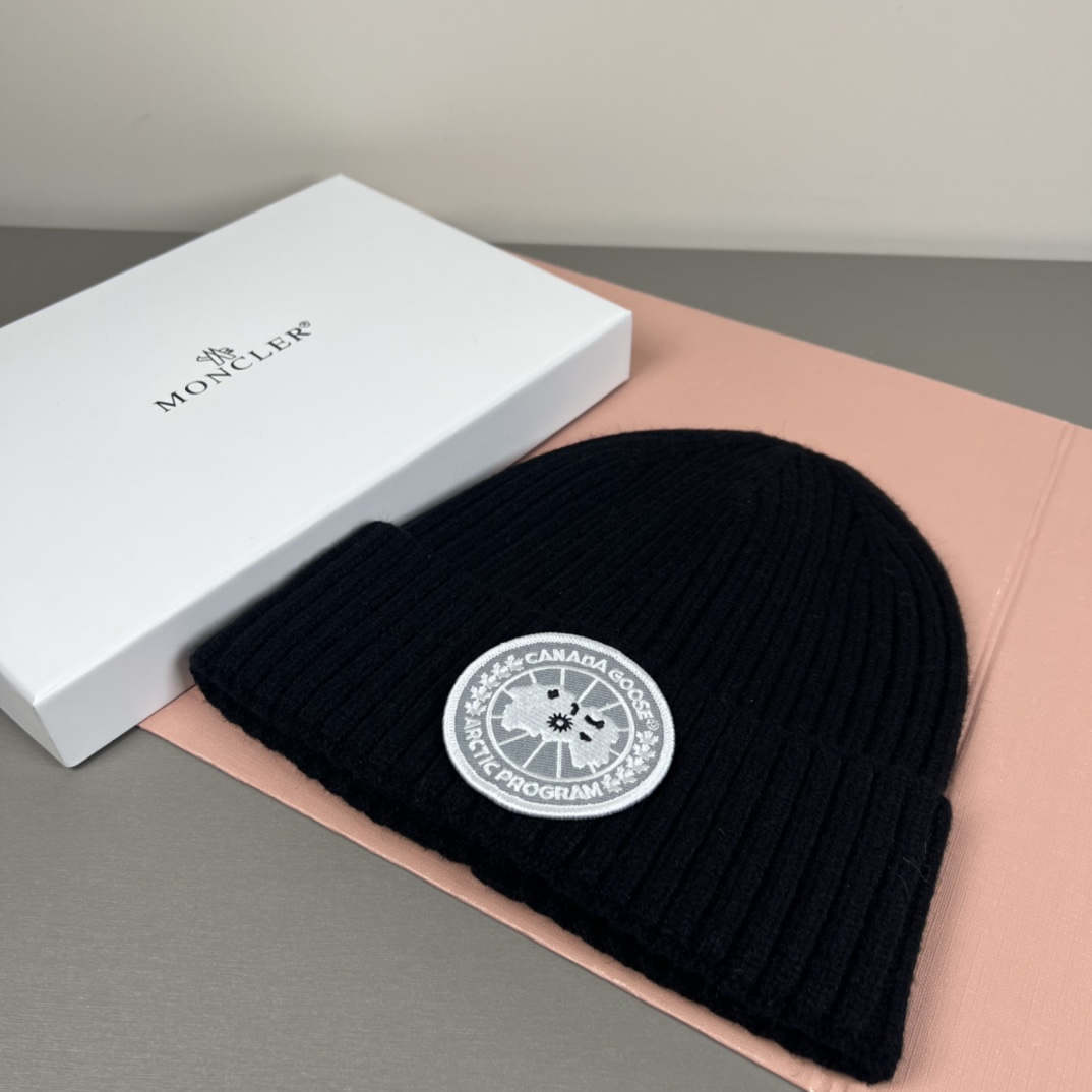 配防尘袋加拿大鹅。CANADA GOOSE 官网最新羊毛针织帽，官网原单复刻.非常柔软亲肤，弹性很好！有