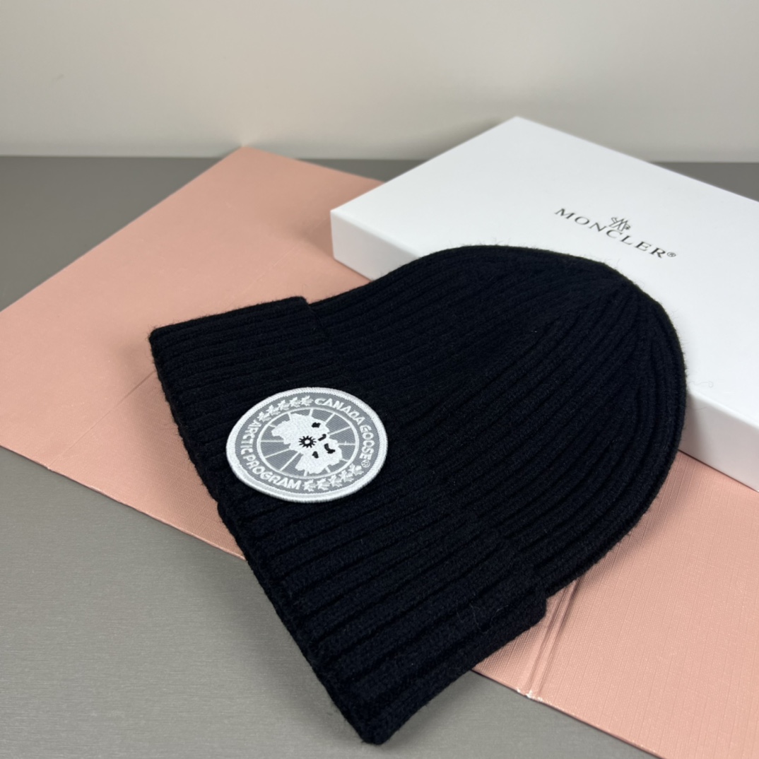 配防尘袋加拿大鹅。CANADA GOOSE 官网最新羊毛针织帽，官网原单复刻.非常柔软亲肤，弹性很好！有