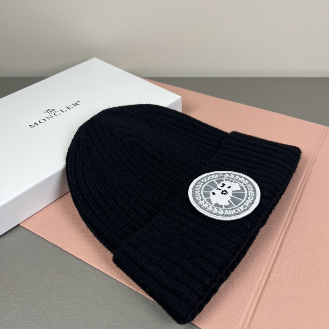 配防尘袋加拿大鹅。CANADA GOOSE 官网最新羊毛针织帽，官网原单复刻.非常柔软亲肤，弹性很好！有