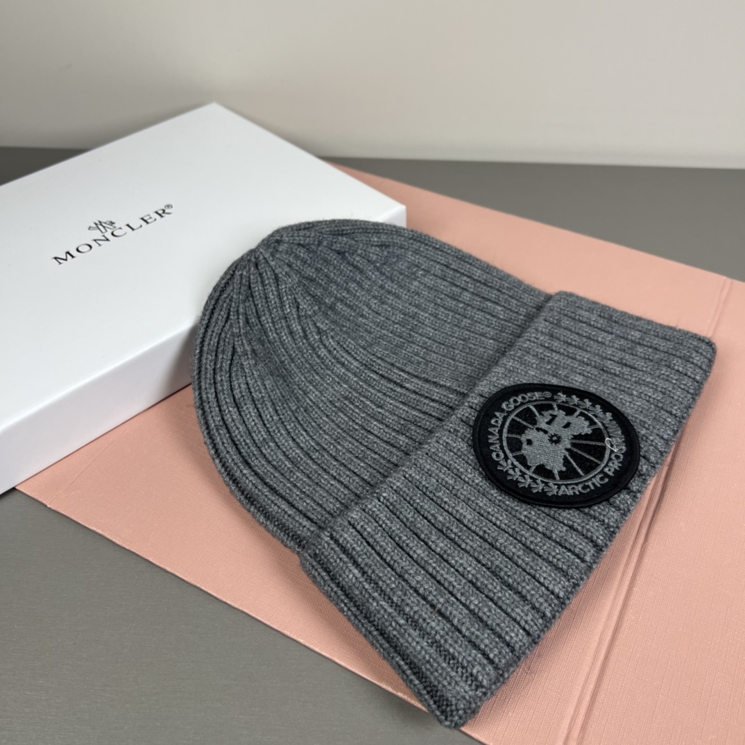 配防尘袋加拿大鹅。CANADA GOOSE 官网最新羊毛针织帽，官网原单复刻.非常柔软亲肤，弹性很好！有