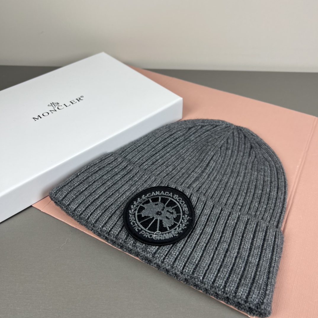 配防尘袋加拿大鹅。CANADA GOOSE 官网最新羊毛针织帽，官网原单复刻.非常柔软亲肤，弹性很好！有