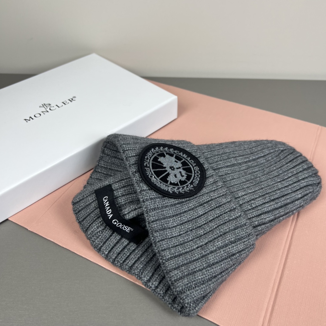 配防尘袋加拿大鹅。CANADA GOOSE 官网最新羊毛针织帽，官网原单复刻.非常柔软亲肤，弹性很好！有