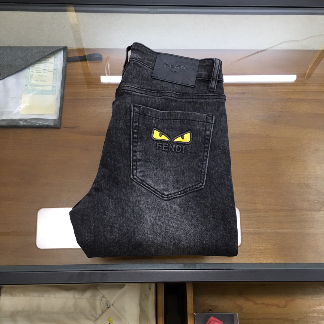 NO:644900,New jeans [Fend] 2025 autumn and winter exclusive new jeans, high-end version!  Custom-made fabrics at the counter are highly breathable and comfortable, with impeccable details and brand element design concepts, reflecting high quality. It feels delicate and soft!  It presents a casual cut and the upper body shape is awesome!  Code number 28-383537,,fendi,jeans,alexander wang19860909新品牛仔裤【Fend】 2025秋冬独家专供新款牛仔裤,高端版本！专柜定制面料 透气舒适度高,细节无可挑剔,品牌元素设计理念,体现高品质.手感细腻柔软！呈现休闲裁剪,上身版型超赞！码数28-383537,,fendi,jeans,alexander wang,Men's clothing