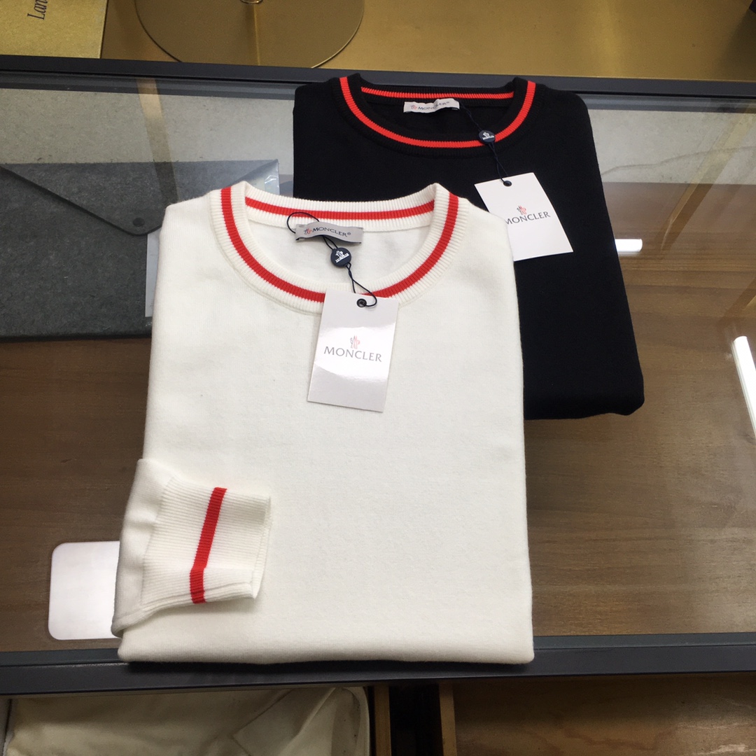 NO:644886,New Sweater [Moncle..] 2025 Autumn and Winter New Knitted Wool Sweater High-quality exquisite wool blend fabric, high-density knitting, fashionable and versatile sweater, very handsome. Classic Logo jacquard style. Durable and not easy to deform, version, various styles can be easily held, classic fashion style that is sought after every year. Three standards are complete, high-quality bulk goods, size M-3XL,, sweaters, alexander wang19860909新品毛衣【Moncle..】 2025秋冬新款针织羊毛衫 高品质精致羊毛混纺面料,高密度针织,时尚百搭毛衣,帅气十足.经典Logo提花款.耐穿不易变形,版型,各种风格都能轻松Hold住,年年被追捧的经典时尚款 三标齐全 高品质大货 码数M-3XL,,sweaters,alexander wang,Men's clothing