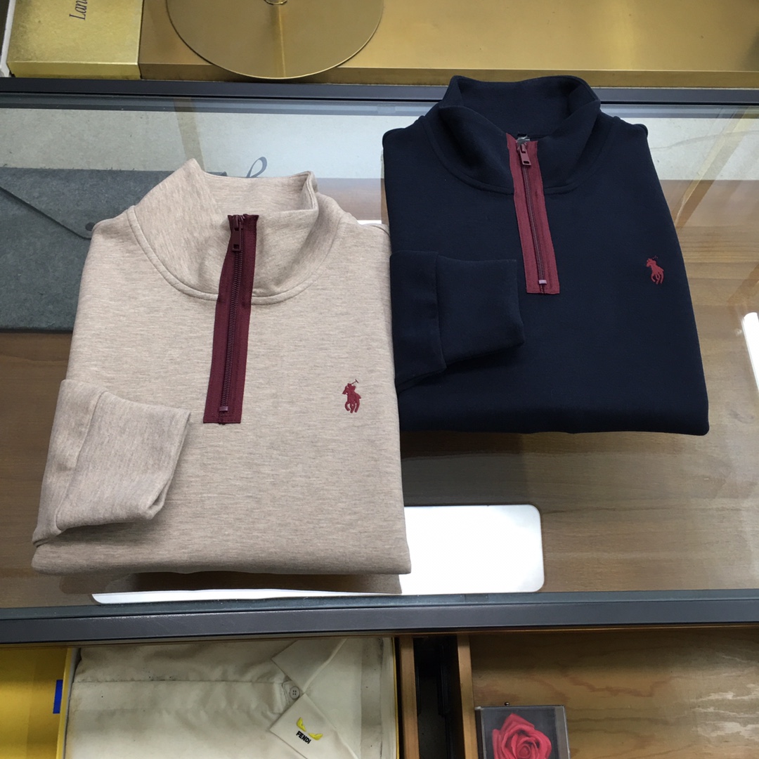 NO:644904,New product [Rafflau...] 2025AW/Autumn and Winter American old money pull*fu POLO arctic velvet half turtleneck zipper pullover American old money style, quarter and half zipper design is unrivaled at this time, stretch arctic velvet feel, fabric dyed blend, casual colorful polo logo, upper body is skin-friendly and soft and easy to wear, oatmeal color is particularly clean, elegant and elegant Oatmeal color, navy blue M～3XL,,  19860909新品【拉夫劳…】 2025AW/秋冬 美式老钱拉*夫 POLO北极绒半高领拉链套头衫 美式老钱风,四分之一半拉链的设计在此时无人能敌,弹力北极绒手感,面料色织混纺,休闲款彩马polo小标,上身亲肤柔软巨好穿,燕麦色特别显得干净,优雅大方 燕麦色,藏蓝色M～3XL,, ,Men's clothing