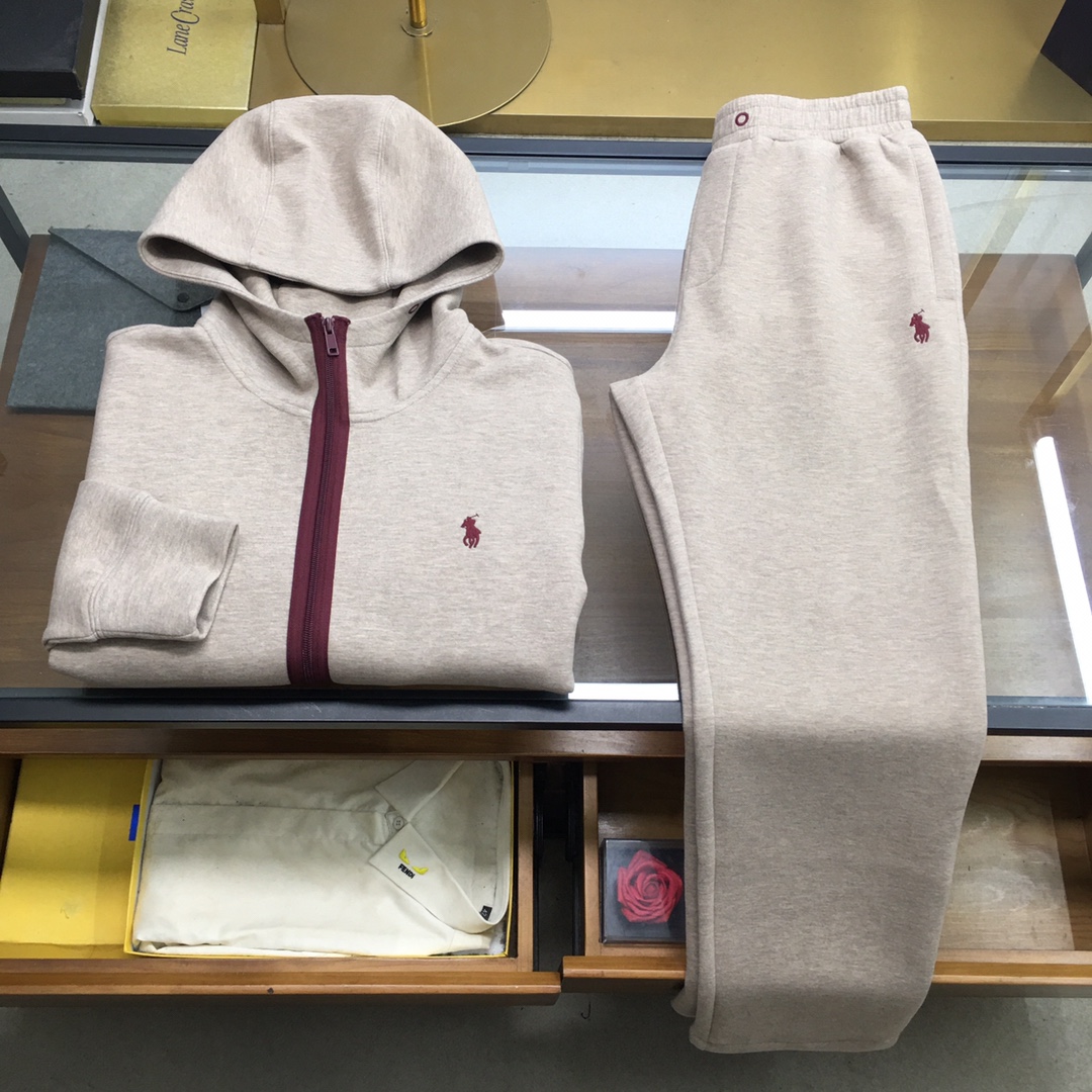 NO:644908,New suit, jacket, pants [Rafflau...] for sale 2025AW/Autumn and Winter American old money pull*fu POLO arctic velvet full zipper hoodie pants suit American old money style, using elastic arctic velvet feel yarn-dyed blended fabric, the warm fabric is so comfortable that you don’t want to take it off, a popular casual style with colorful polo logo, simple style reveals texture, navy blue is super white, elegant and generous  Oatmeal, navy blue M～3XL,, jackets & coats, hats, alexander wang19860909新品套装外套 裤【拉夫劳…】拆卖 2025AW/秋冬 美式老钱拉*夫 POLO北极绒全拉链连帽衫裤套装 美式老钱风,选用弹力北极绒手感色织混纺面料,暖乎乎的面料舒适到上身就不想脱,妥妥的大爆款休闲款彩马polo小标,简洁的款式透露着质感,藏青色超级显白,优雅大方 燕麦色,藏青色M～3XL,,jackets & coats,hats,alexander wang,Men's clothing