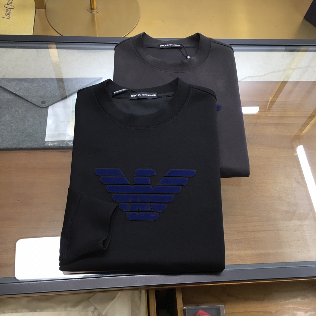 NO:644891,New product [Aman..i] 2025ss new round neck sweatshirt for autumn and winter. Available from trading company channels, selected high-quality air-layer cotton fabric, soft, light and waxy to the touch, stiff and stylish without stretching the hips, carefully designed with brand logo, easy to recognize. Minimalist basic style, creating a fashionable item, the style is suitable for different age spans, and the version is suitable for various body types. Highly recommended, it is worth buying.  Size M-3XL,,hoodie,sweatshirts,alexander wang19860909新品【Aman..i】 2025ss秋冬新款圆领卫衣.贸易公司渠道货,精选优质空气层棉面料,手感柔软轻薄软糯,版型挺括有型不拉胯,精心设计品牌logo搭配,辨识度一目了然.极简的基础款,造就时髦单品,款式针对不同年龄跨度,版型适合各种身材体型.极力推荐不二单品,值得入手 尺码M-3XL,,hoodie,sweatshirts,alexander wang,Men's clothing