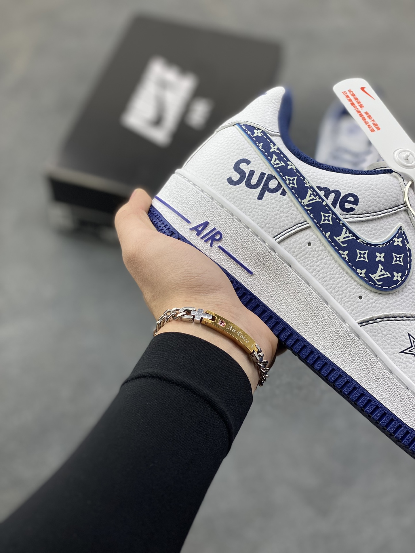 图片[6]-NIke Air Force 1 ‘07 Low “Supreme联名——白蓝五星”空军一号 低帮 运动鞋 休闲鞋 折边针车 工艺难度大 原楦头原纸板 原装鞋盒 定制五金配件 内置全掌气垫 原厂鞋底 货号：XZ6188-151 尺码：36 36.5 37.5 38 38.5 39 40 40.5 41 42 42.5 43 44 44.5 45-选品中心