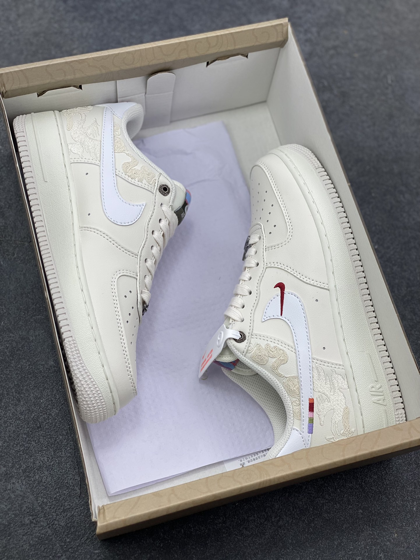 图片[9]-NIke Air Force 1 ‘07 Low 空军一号低帮 运动鞋 休闲鞋 折边针车 工艺难度大 原楦头原纸板 原装鞋盒 定制五金配件 内置全掌气垫 原厂鞋底 货号：IQ1119-011 尺码：36 36.5 37.5 38 38.5 39 40 40.5 41 42 42.5 43 44 44.5 45-选品中心