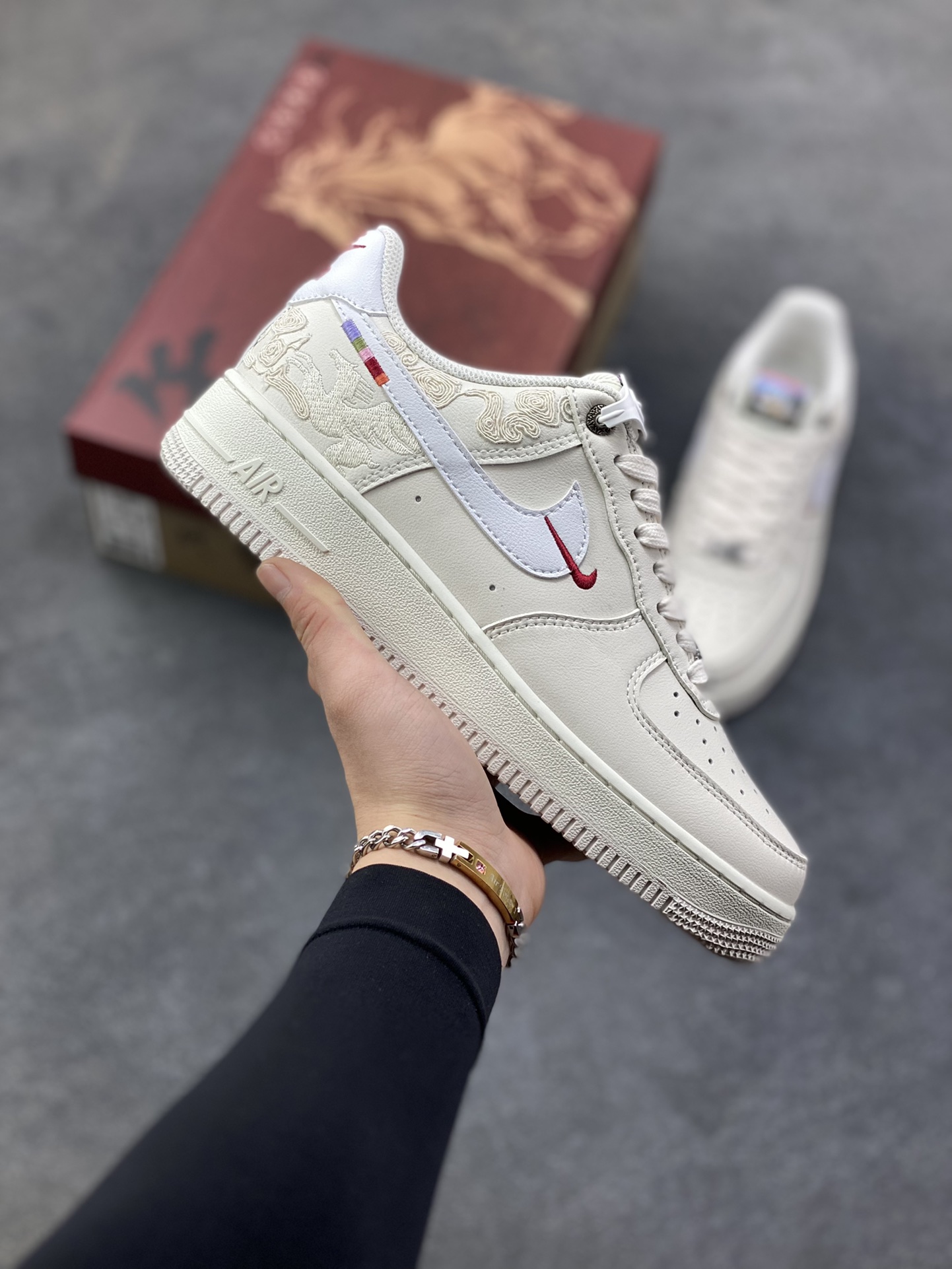 NIke Air Force 1 ‘07 Low 空军一号低帮 运动鞋 休闲鞋 折边针车 工艺难度大 原楦头原纸板 原装鞋盒 定制五金配件 内置全掌气垫 原厂鞋底 货号：IQ1119-011 尺码：36 36.5 37.5 38 38.5 39 40 40.5 41 42 42.5 43 44 44.5 45-选品中心