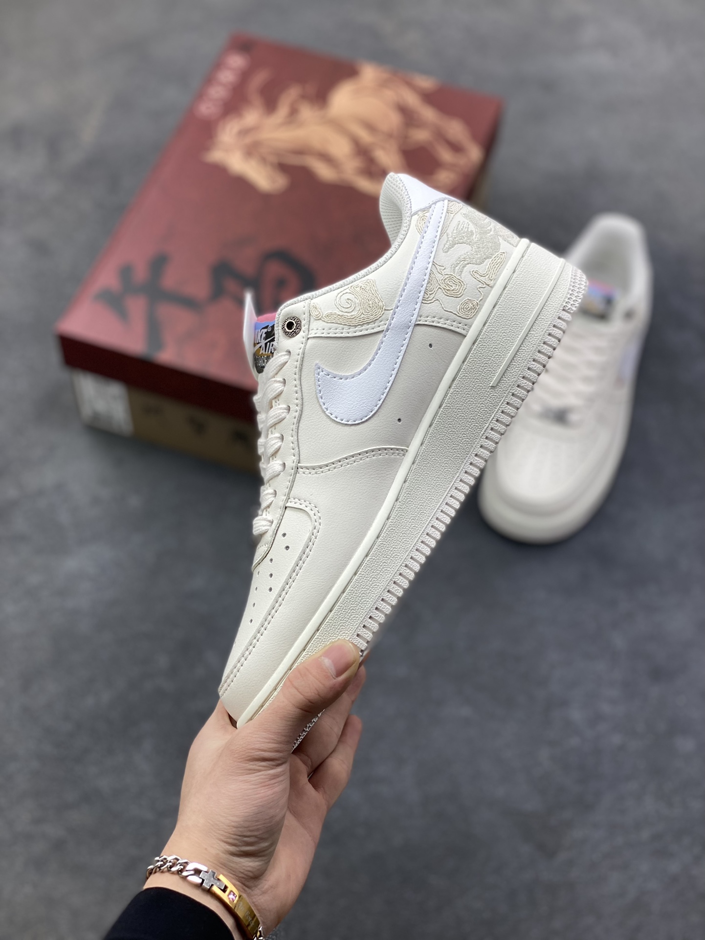 图片[3]-NIke Air Force 1 ‘07 Low 空军一号低帮 运动鞋 休闲鞋 折边针车 工艺难度大 原楦头原纸板 原装鞋盒 定制五金配件 内置全掌气垫 原厂鞋底 货号：IQ1119-011 尺码：36 36.5 37.5 38 38.5 39 40 40.5 41 42 42.5 43 44 44.5 45-选品中心