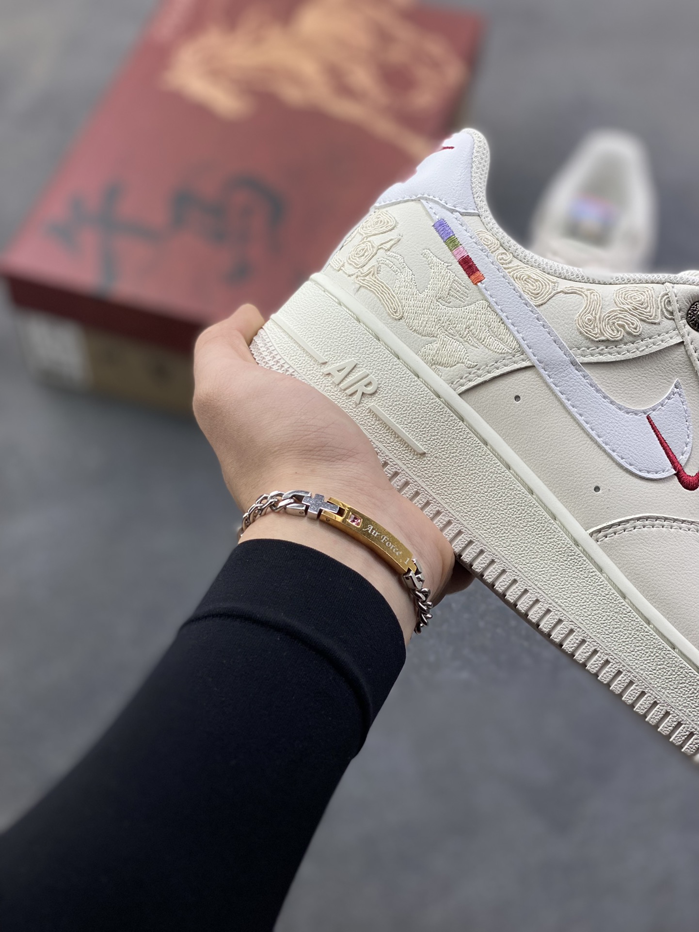 图片[6]-NIke Air Force 1 ‘07 Low 空军一号低帮 运动鞋 休闲鞋 折边针车 工艺难度大 原楦头原纸板 原装鞋盒 定制五金配件 内置全掌气垫 原厂鞋底 货号：IQ1119-011 尺码：36 36.5 37.5 38 38.5 39 40 40.5 41 42 42.5 43 44 44.5 45-选品中心