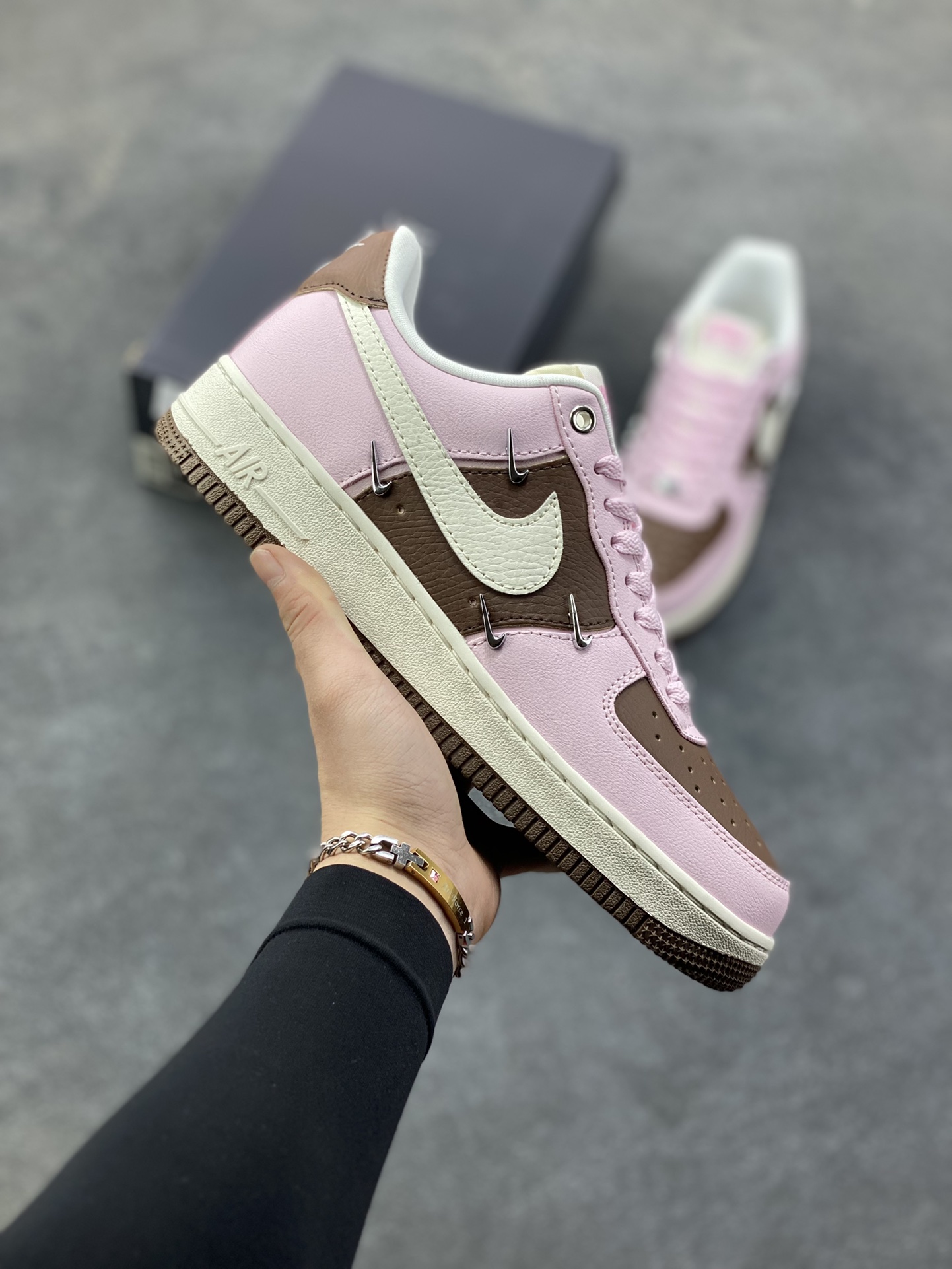 NIke Air Force 1 ‘07 Low 空军一号低帮 运动鞋 休闲鞋 折边针车 工艺难度大 原楦头原纸板 原装鞋盒 定制五金配件 内置全掌气垫 原厂鞋底 货号：IQ7595-211 尺码：36 36.5 37.5 38 38.5 39 40 40.5 41 42 42.5 43 44 44.5 45-选品中心