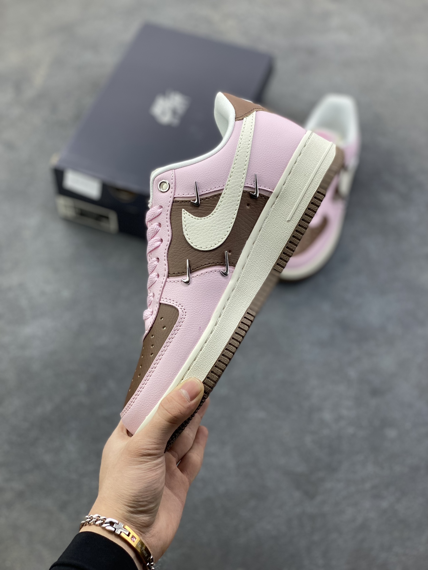 图片[3]-NIke Air Force 1 ‘07 Low 空军一号低帮 运动鞋 休闲鞋 折边针车 工艺难度大 原楦头原纸板 原装鞋盒 定制五金配件 内置全掌气垫 原厂鞋底 货号：IQ7595-211 尺码：36 36.5 37.5 38 38.5 39 40 40.5 41 42 42.5 43 44 44.5 45-选品中心