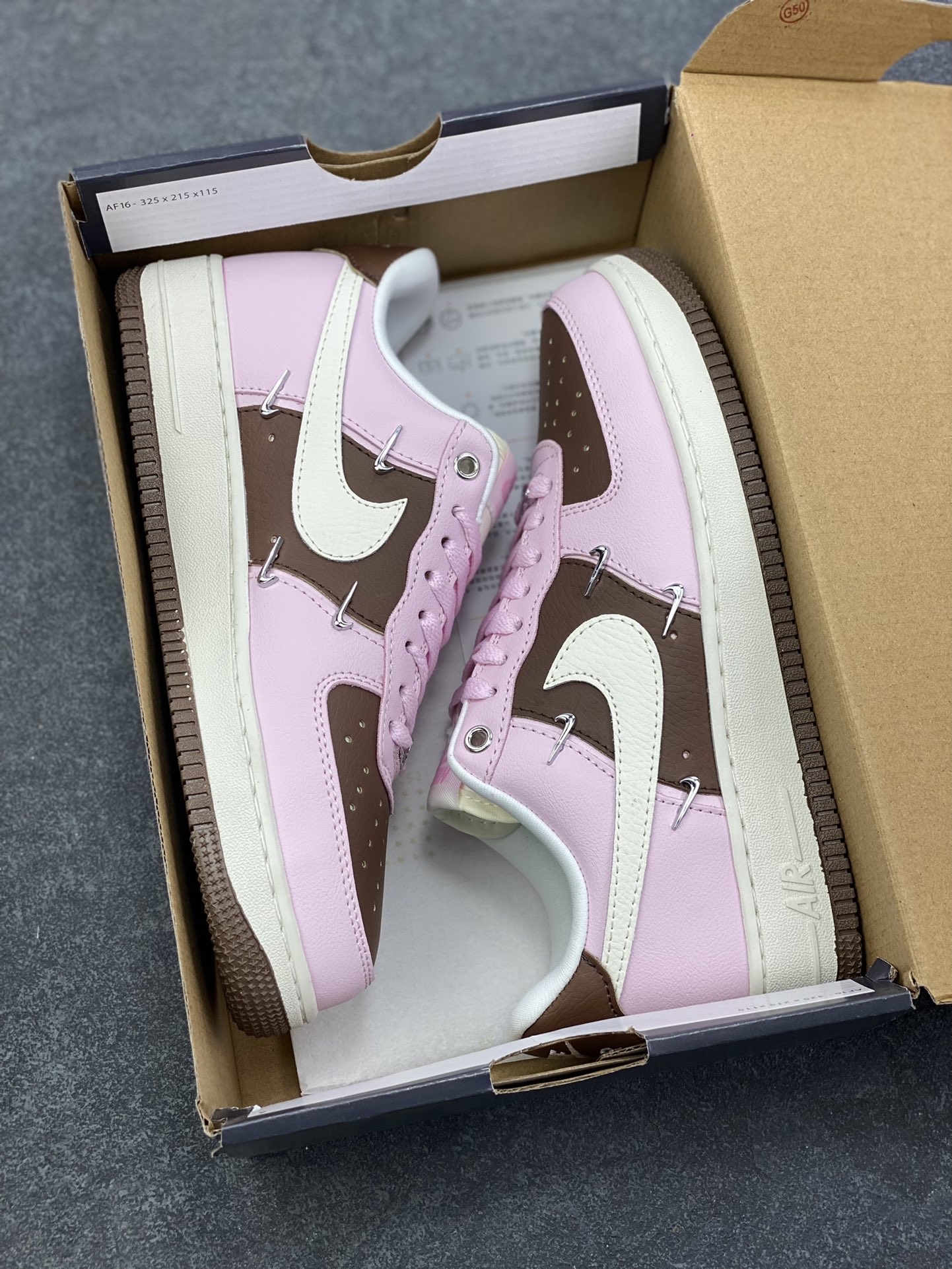 图片[9]-NIke Air Force 1 ‘07 Low 空军一号低帮 运动鞋 休闲鞋 折边针车 工艺难度大 原楦头原纸板 原装鞋盒 定制五金配件 内置全掌气垫 原厂鞋底 货号：IQ7595-211 尺码：36 36.5 37.5 38 38.5 39 40 40.5 41 42 42.5 43 44 44.5 45-选品中心