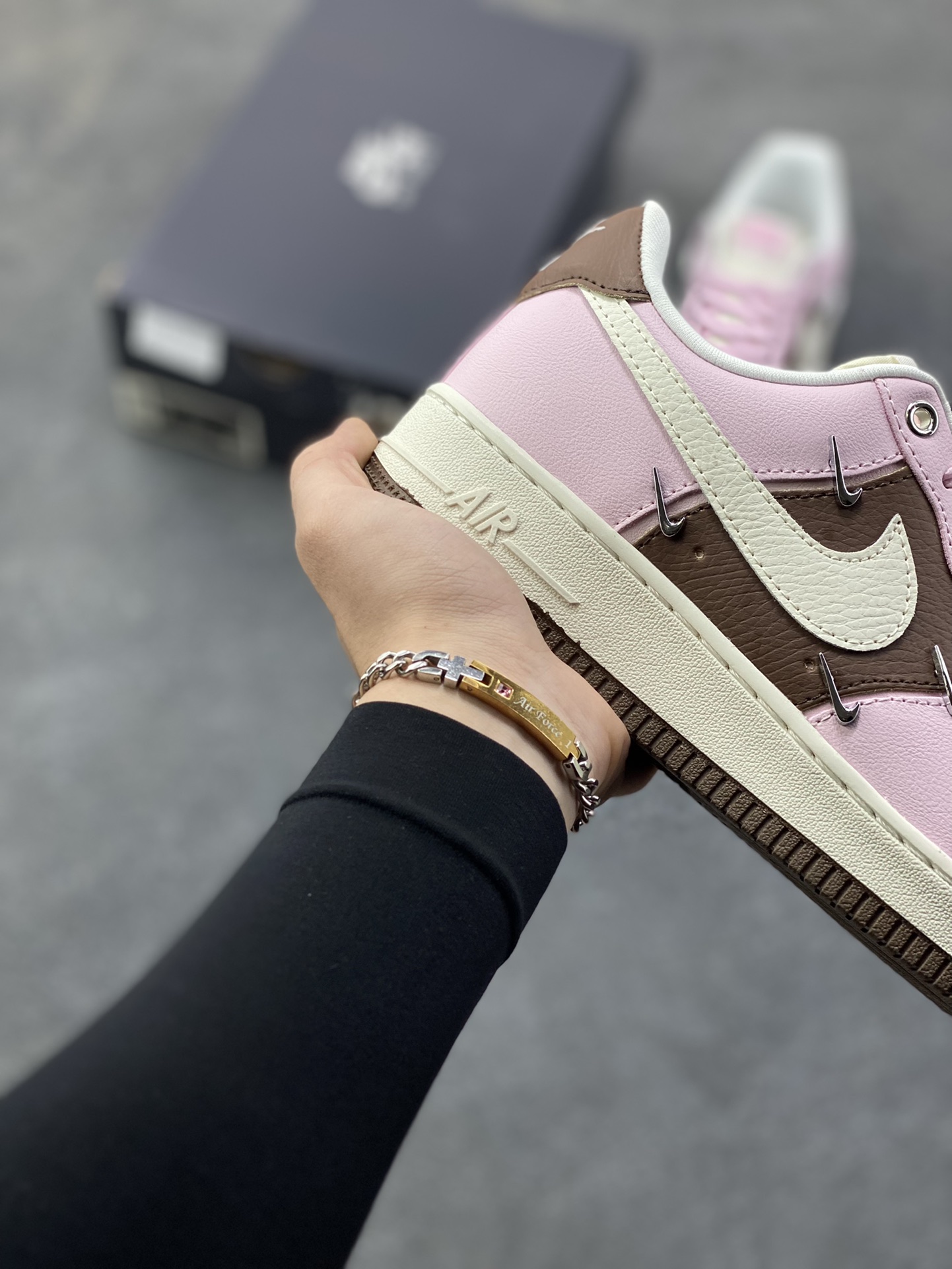 图片[6]-NIke Air Force 1 ‘07 Low 空军一号低帮 运动鞋 休闲鞋 折边针车 工艺难度大 原楦头原纸板 原装鞋盒 定制五金配件 内置全掌气垫 原厂鞋底 货号：IQ7595-211 尺码：36 36.5 37.5 38 38.5 39 40 40.5 41 42 42.5 43 44 44.5 45-选品中心
