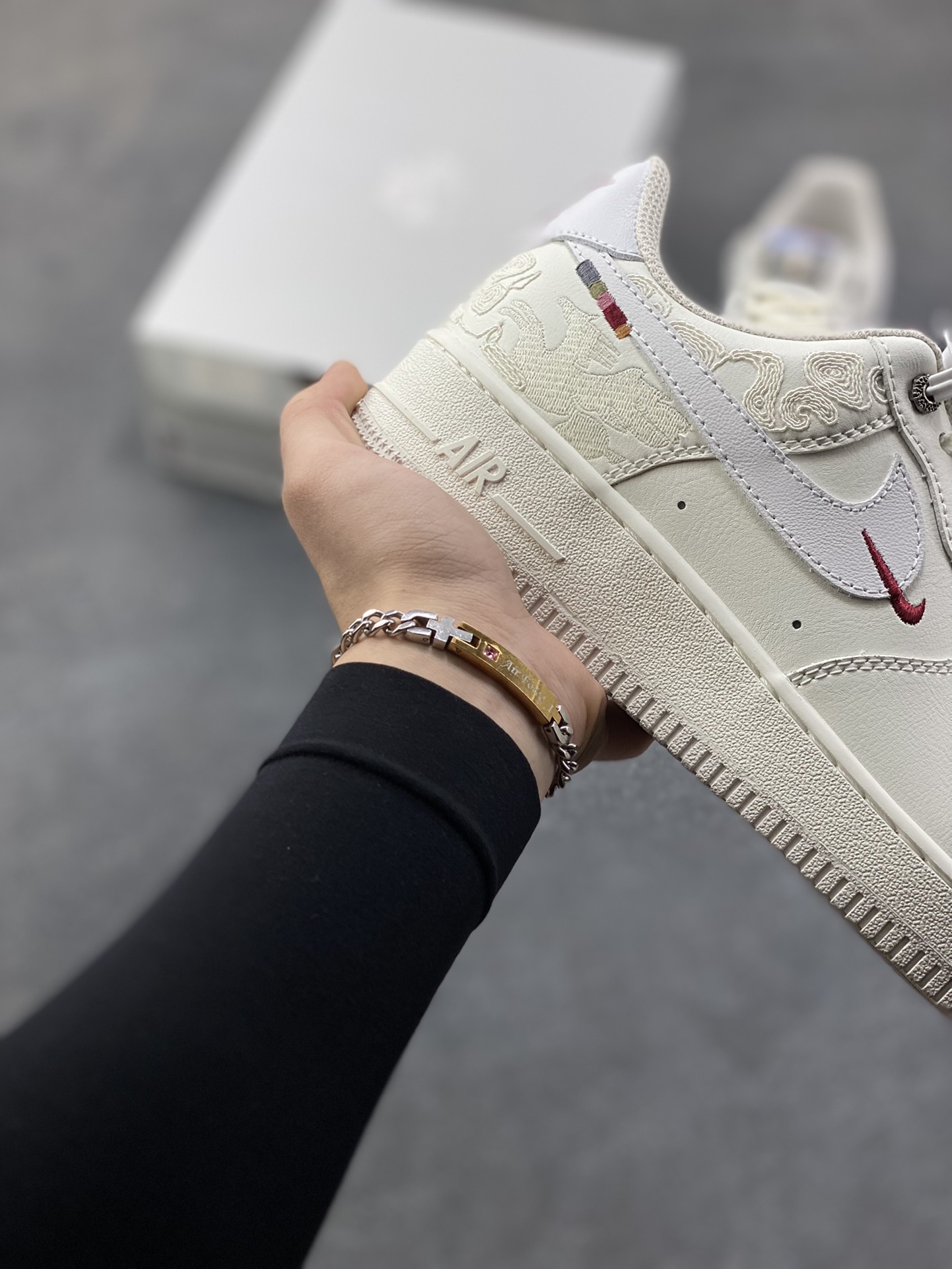 图片[6]-NIke Air Force 1 ‘07 Low 空军一号低帮 运动鞋 休闲鞋 折边针车 工艺难度大 原楦头原纸板 原装鞋盒 定制五金配件 内置全掌气垫 原厂鞋底 货号：IQ1119-011 尺码：36 36.5 37.5 38 38.5 39 40 40.5 41 42 42.5 43 44 44.5 45-选品中心