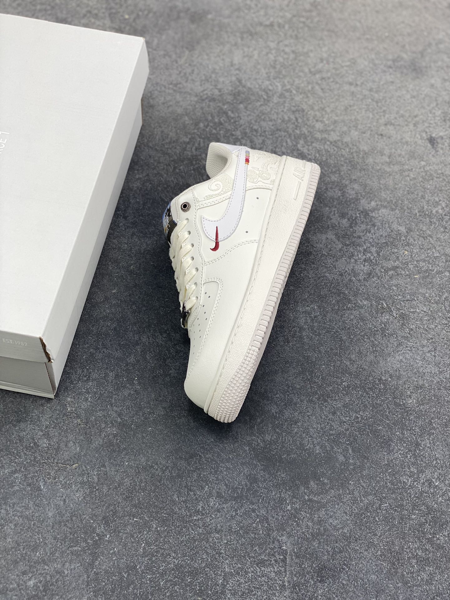 图片[7]-NIke Air Force 1 ‘07 Low 空军一号低帮 运动鞋 休闲鞋 折边针车 工艺难度大 原楦头原纸板 原装鞋盒 定制五金配件 内置全掌气垫 原厂鞋底 货号：IQ1119-011 尺码：36 36.5 37.5 38 38.5 39 40 40.5 41 42 42.5 43 44 44.5 45-选品中心